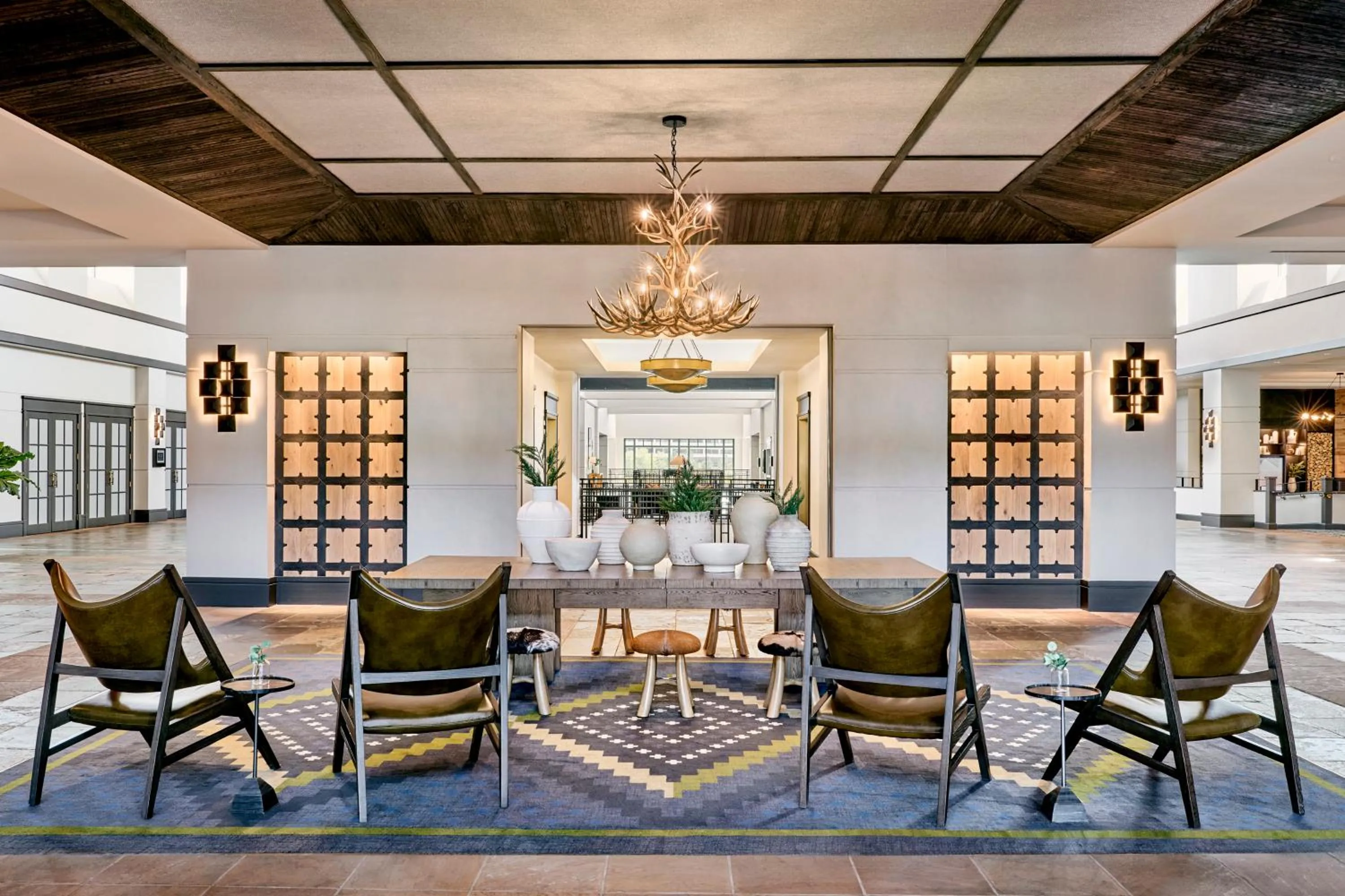 Lobby or reception in Omni Interlocken Hotel