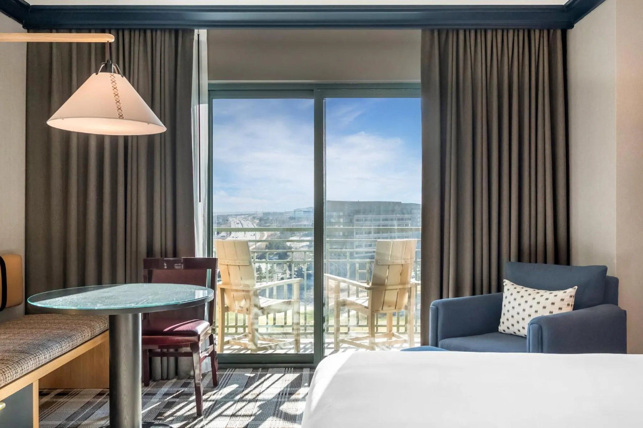 Balcony/Terrace, Bed in Omni Interlocken Hotel