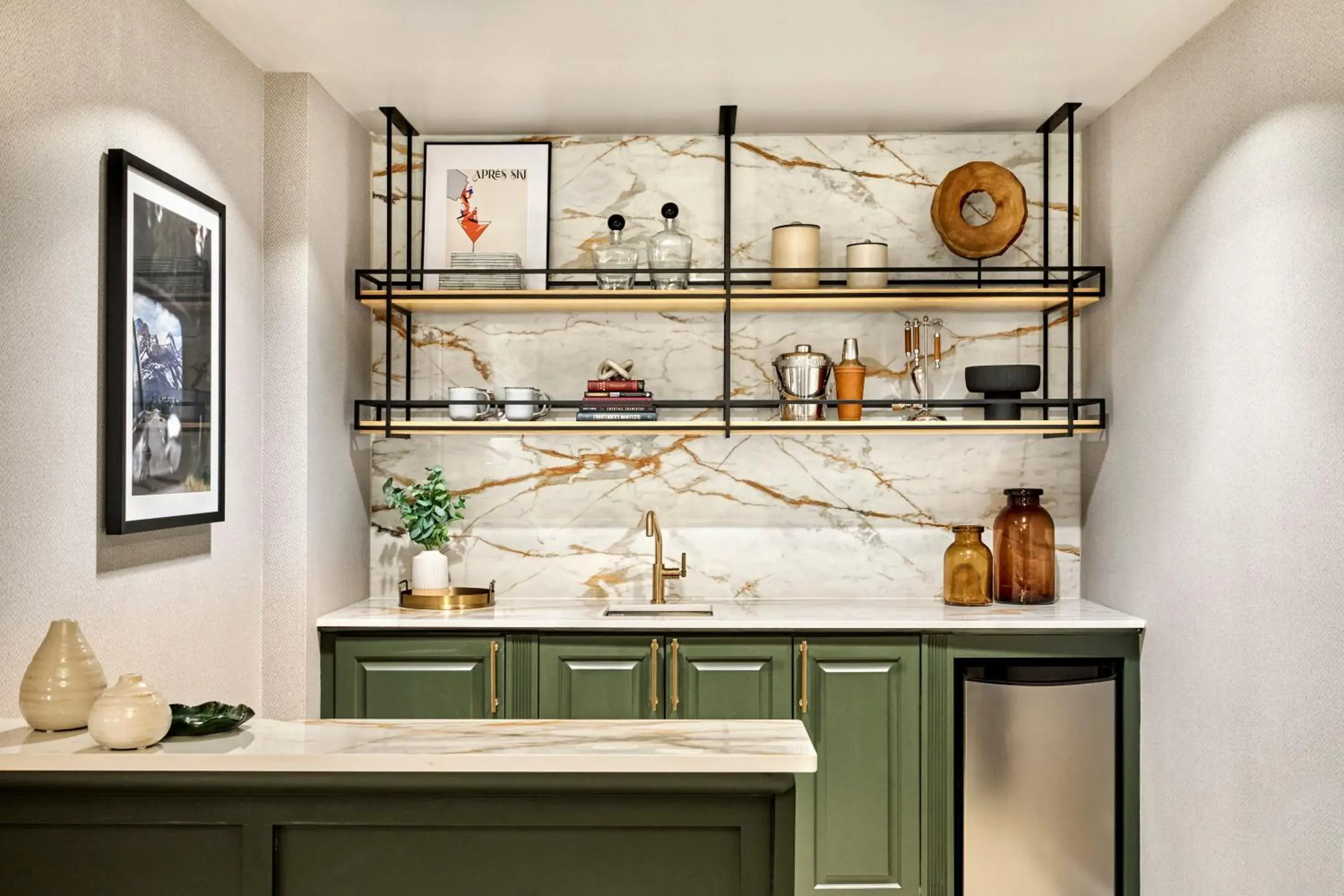 Facade/entrance in Omni Interlocken Hotel Facade/entrance in Omni Interlocken Hotel