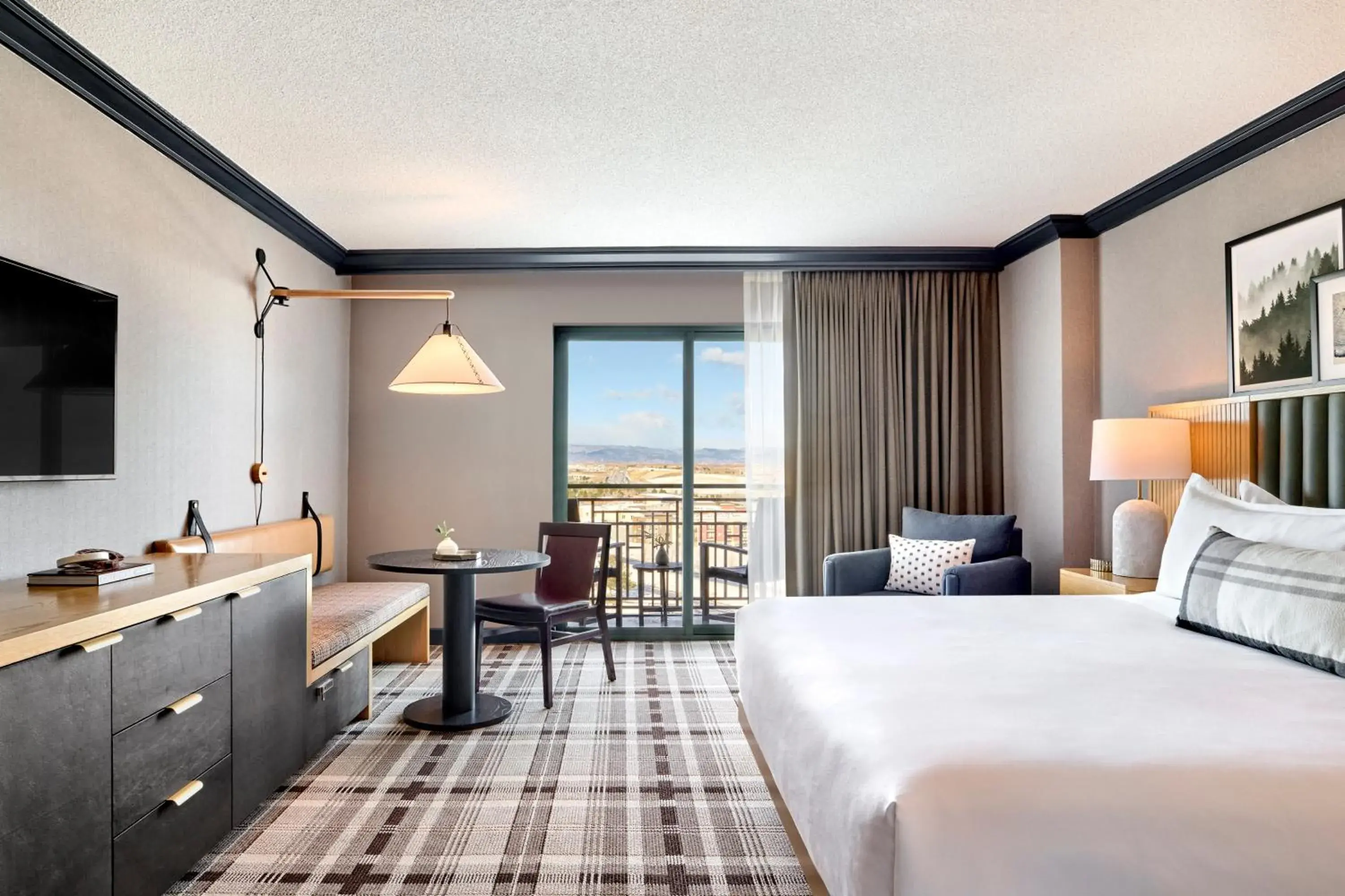 Facade/entrance, Bed in Omni Interlocken Hotel Facade/entrance, Bed in Omni Interlocken Hotel