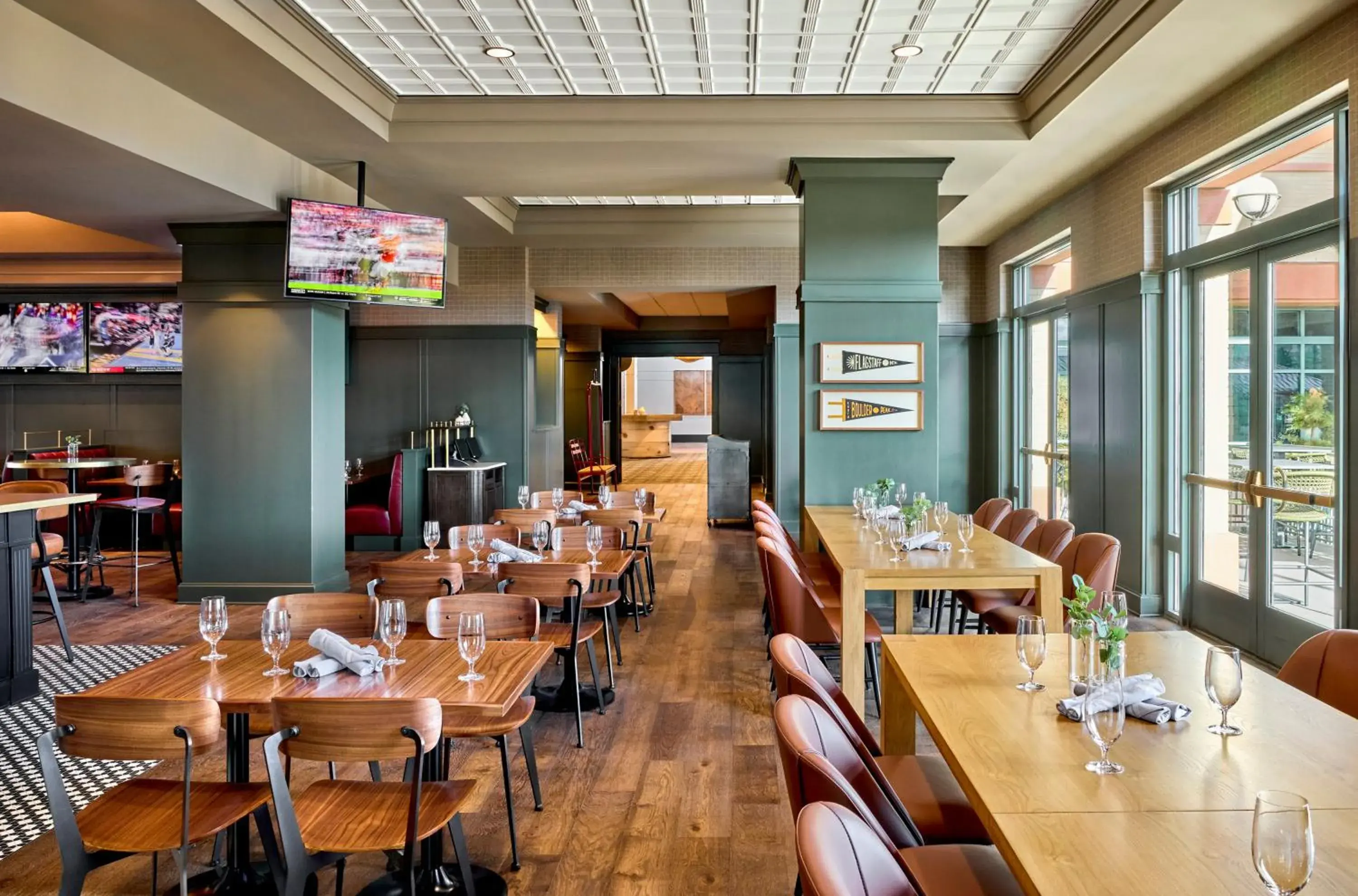 Facade/entrance in Omni Interlocken Hotel Facade/entrance in Omni Interlocken Hotel