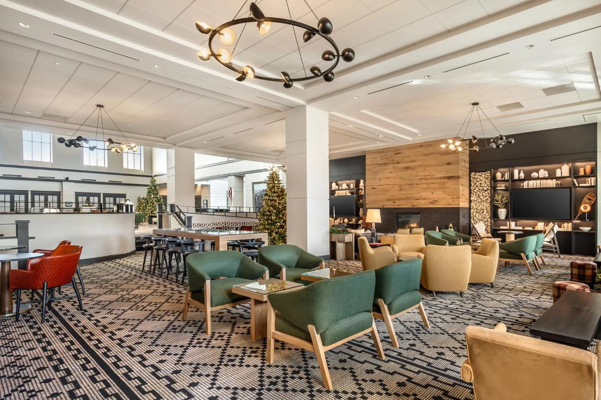 Lobby or reception in Omni Interlocken Hotel