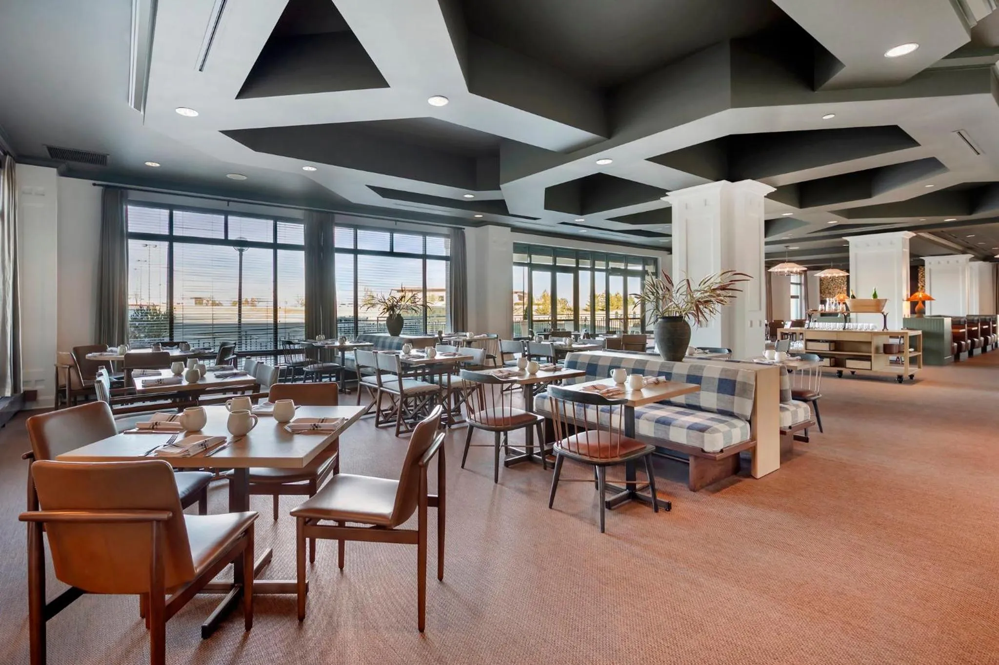 Restaurant/places to eat in Omni Interlocken Hotel