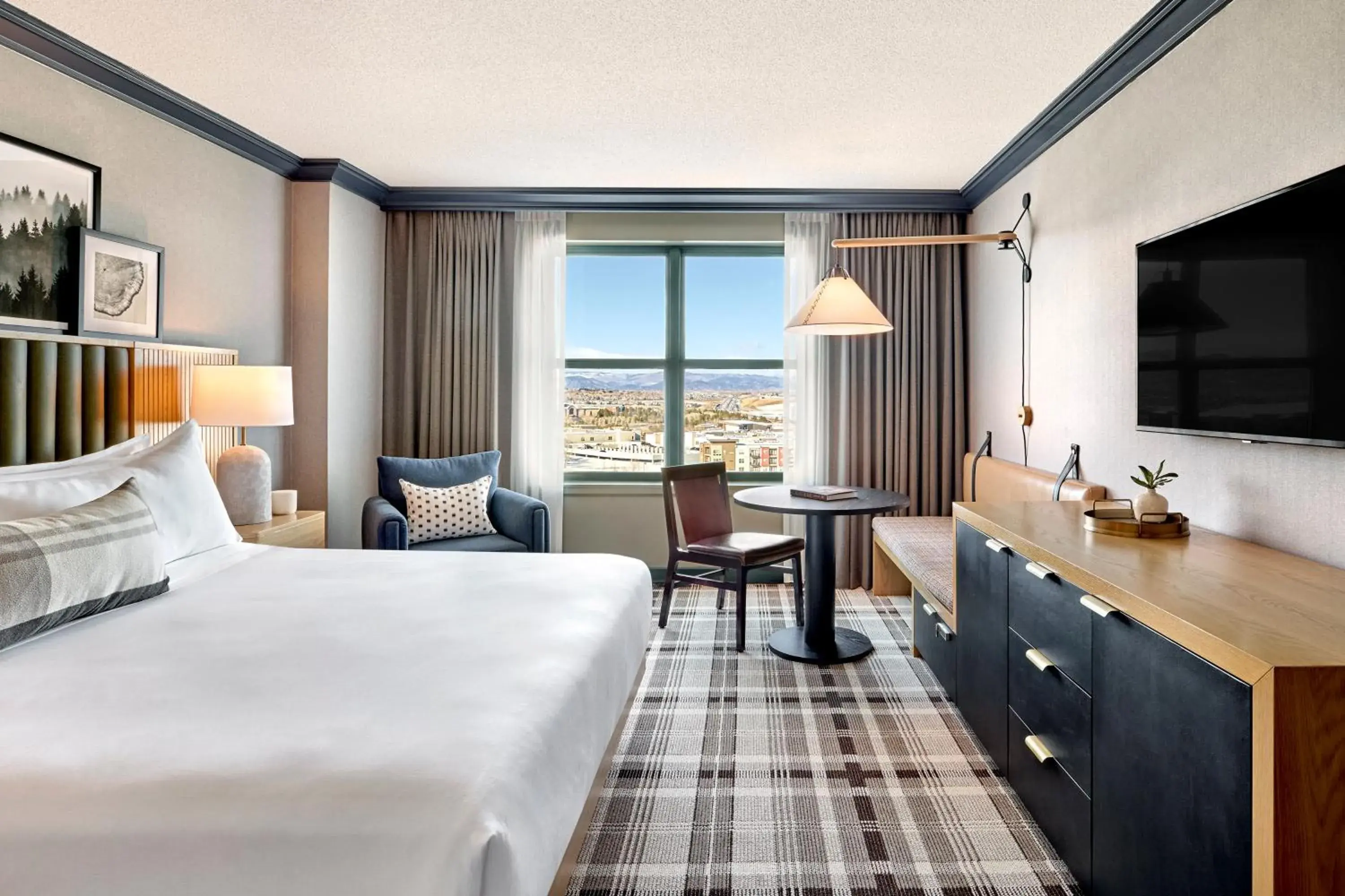 Facade/entrance, Bed in Omni Interlocken Hotel Facade/entrance, Bed in Omni Interlocken Hotel