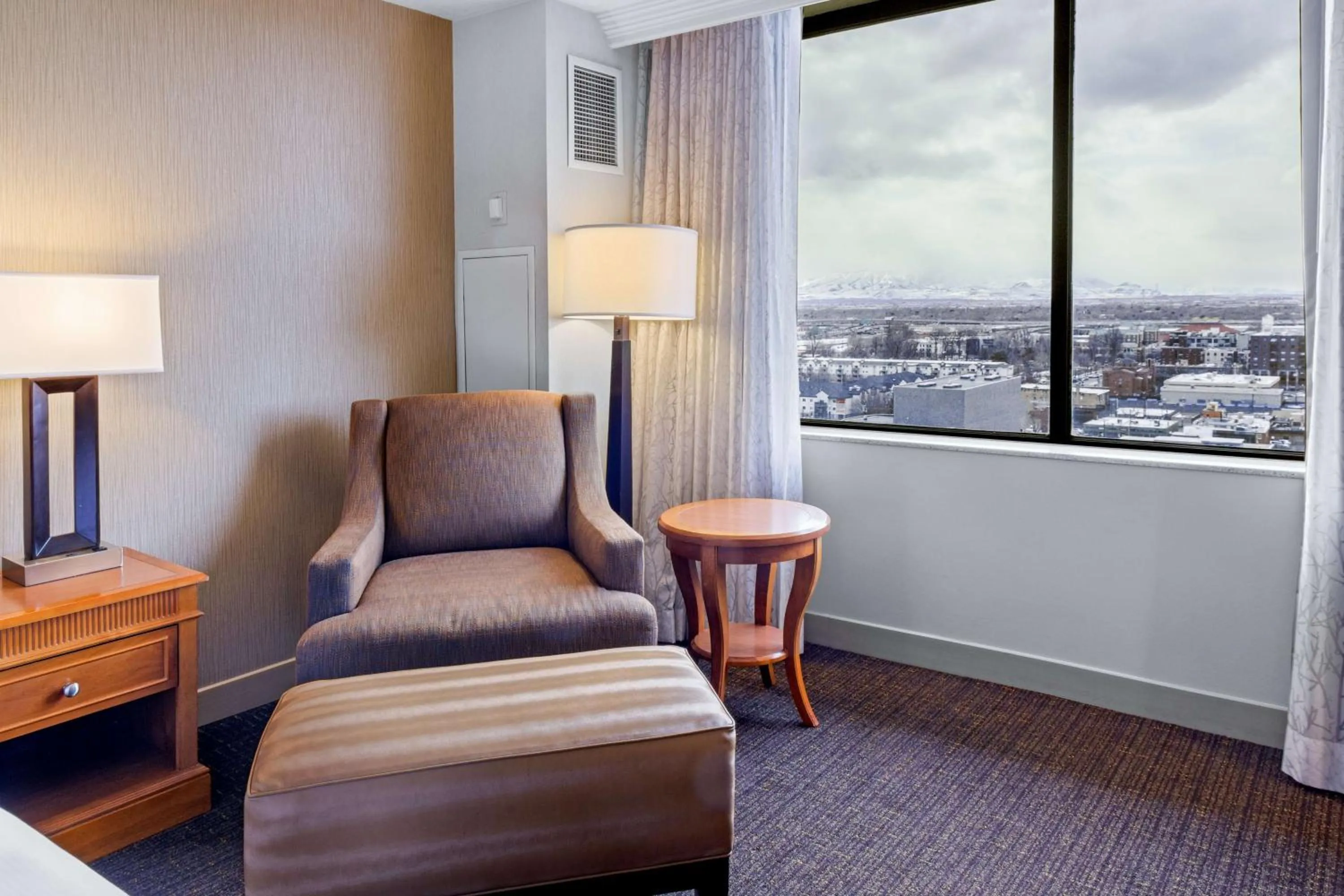 Living room in Hilton Salt Lake City Center