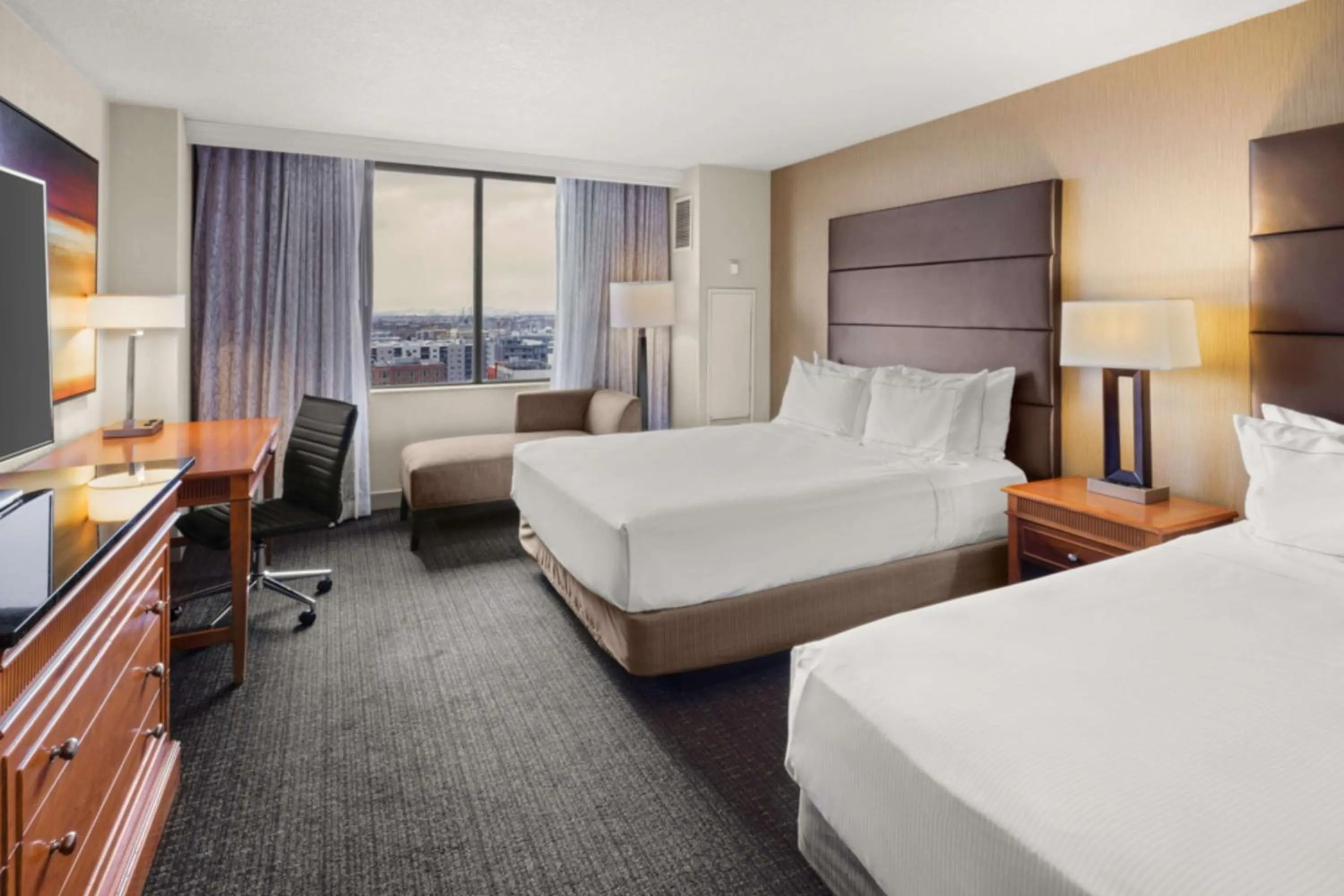 Living room, Bed in Hilton Salt Lake City Center