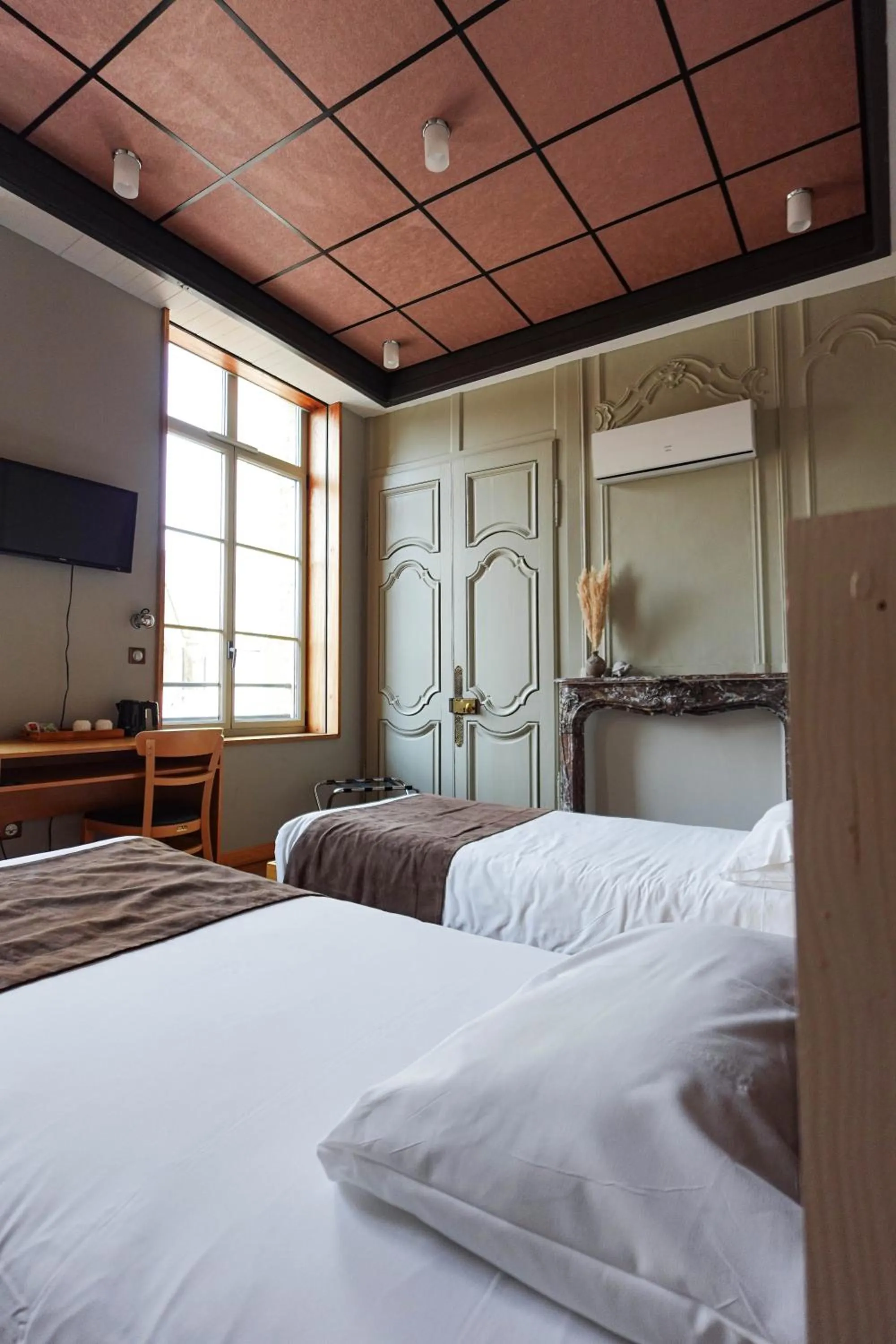 Photo of the whole room, Bed in Hôtel - Restaurant Au Tonnelier