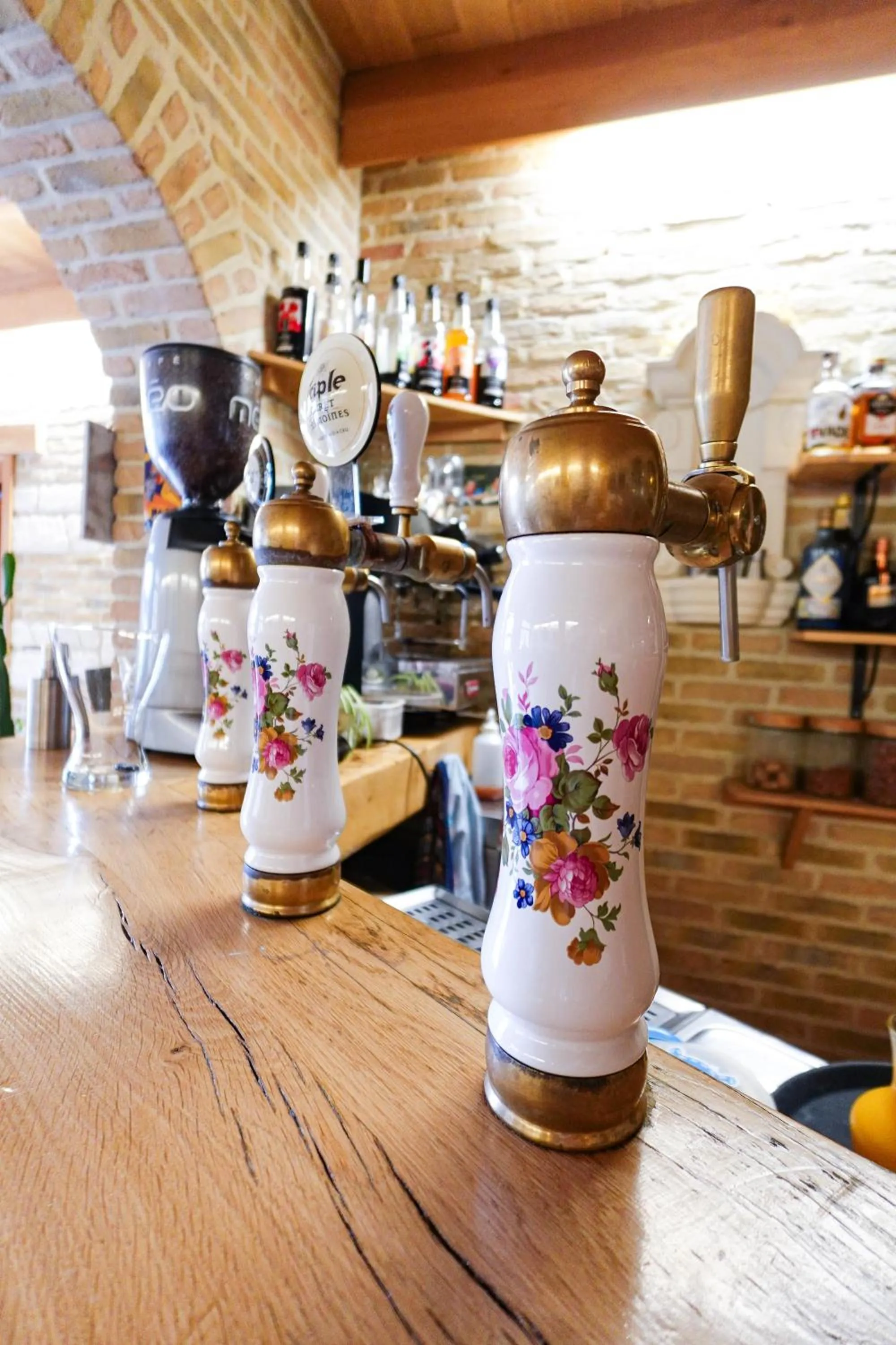 Lounge or bar in Hôtel - Restaurant Au Tonnelier