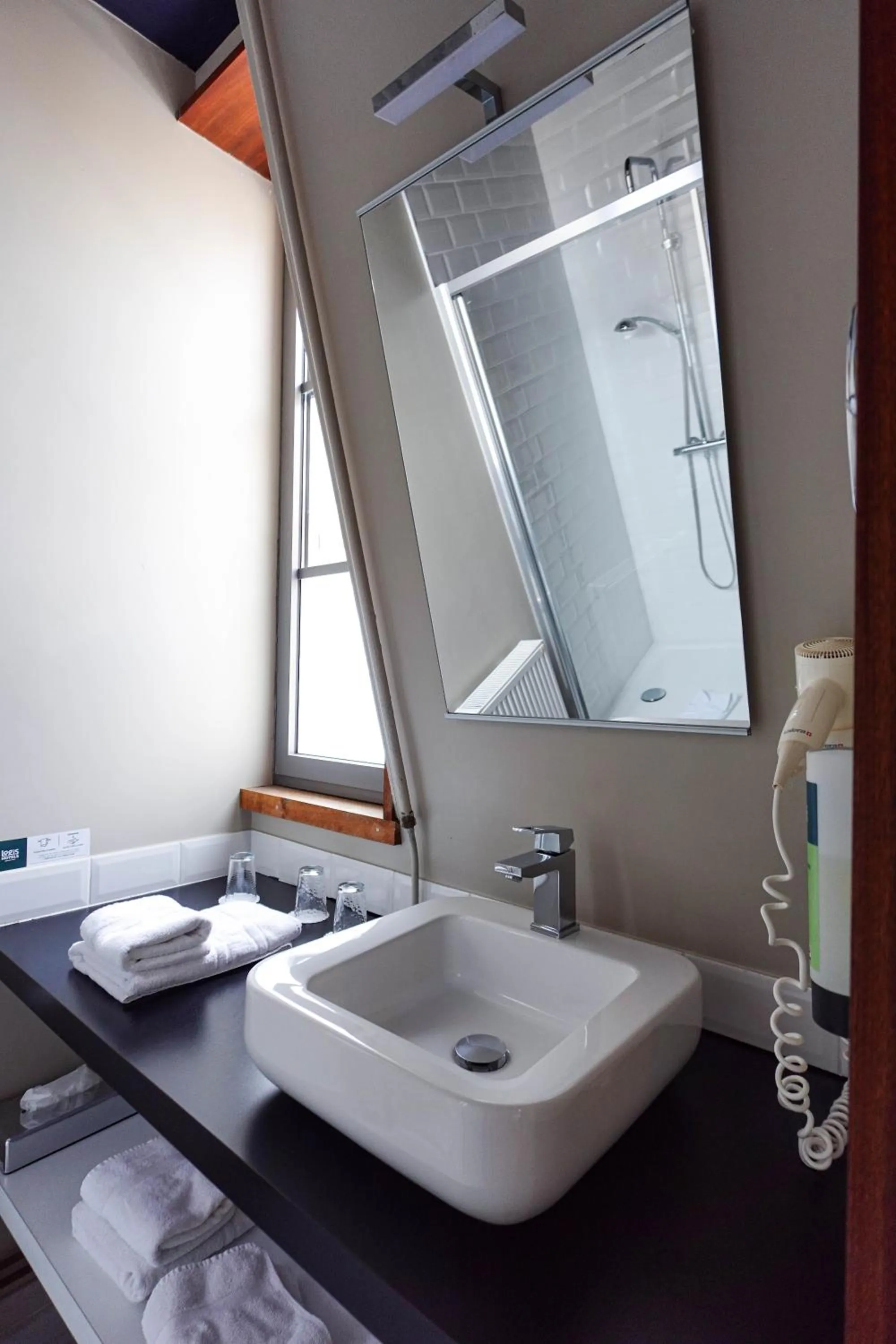Bathroom in Hôtel - Restaurant Au Tonnelier