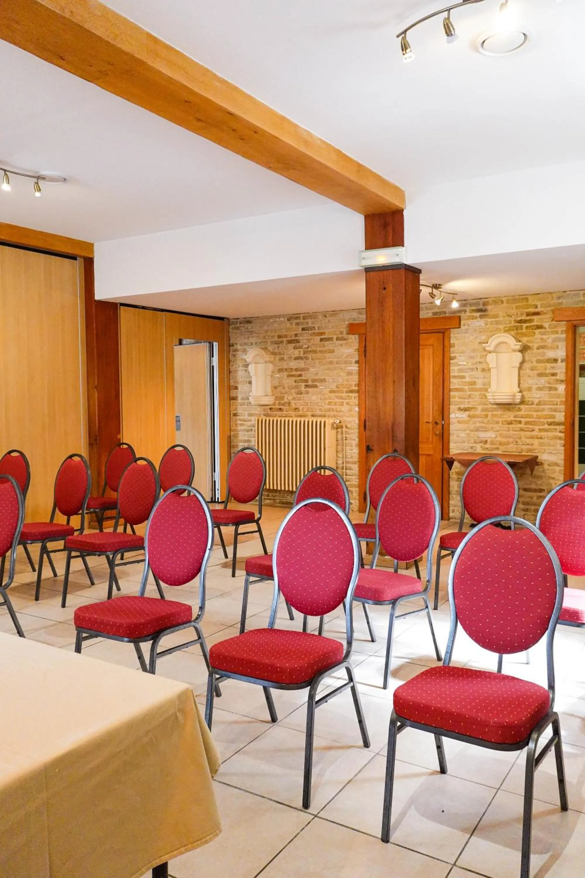 Meeting/conference room in Hôtel - Restaurant Au Tonnelier
