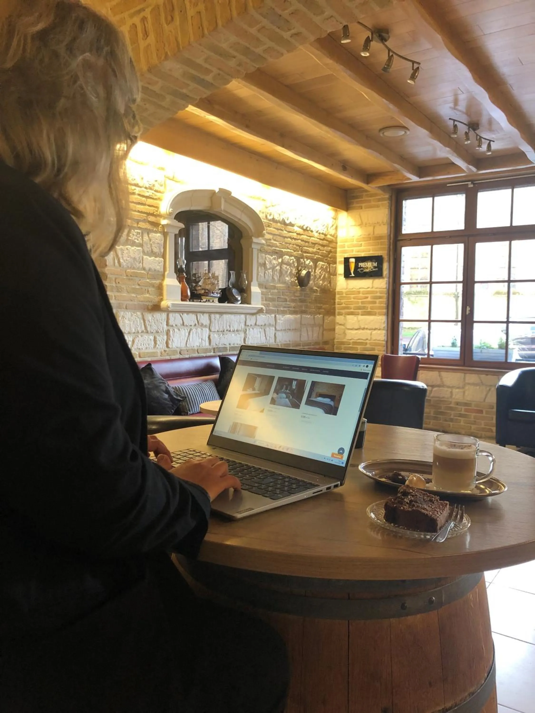 Seating area in Hôtel - Restaurant Au Tonnelier