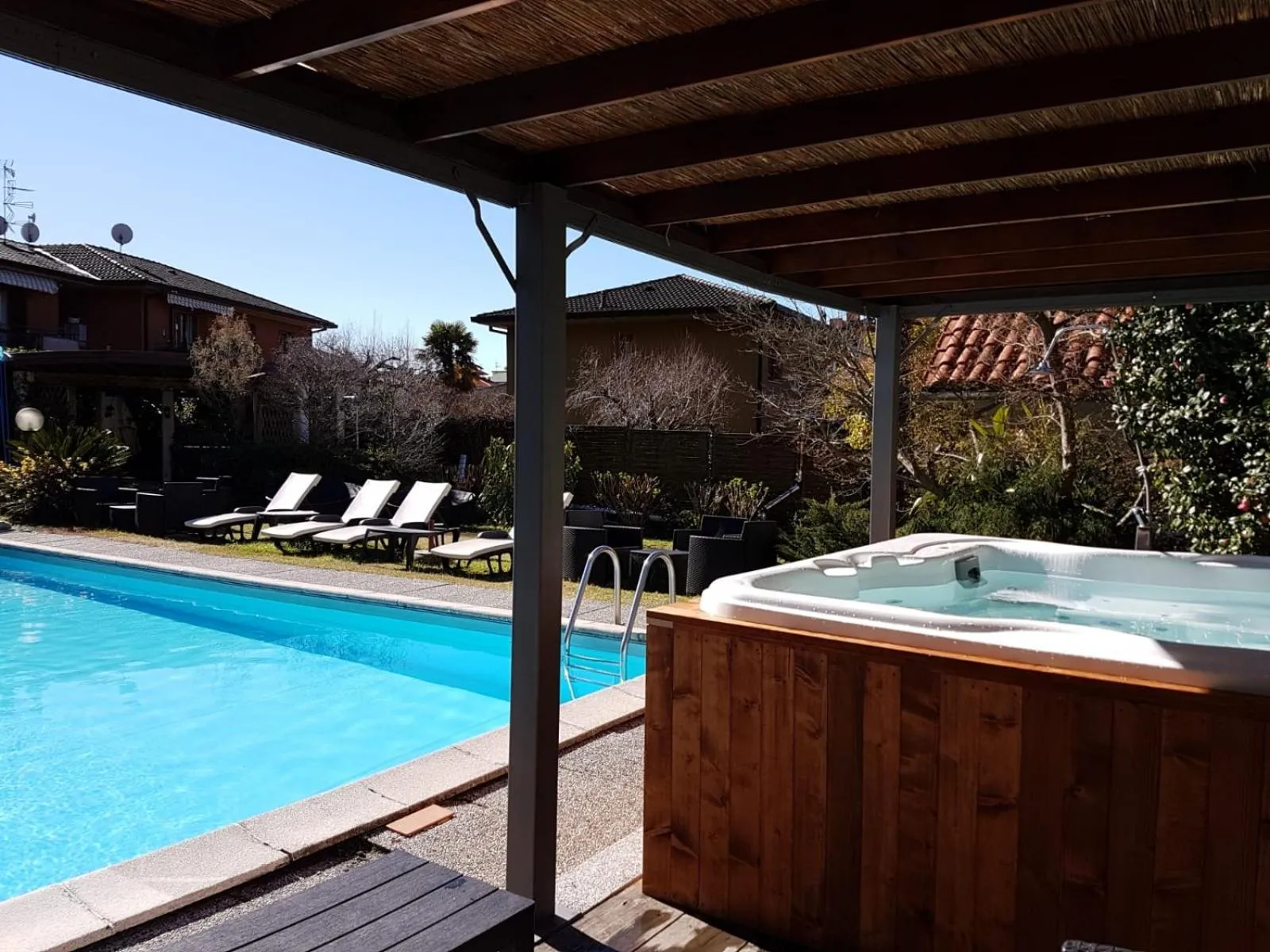 Hot Tub in Albergo Paradiso