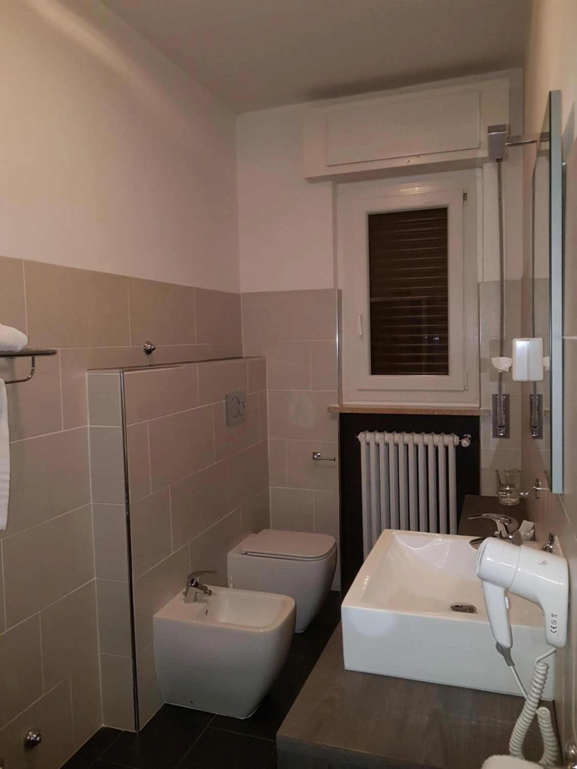 Bathroom in Albergo Paradiso