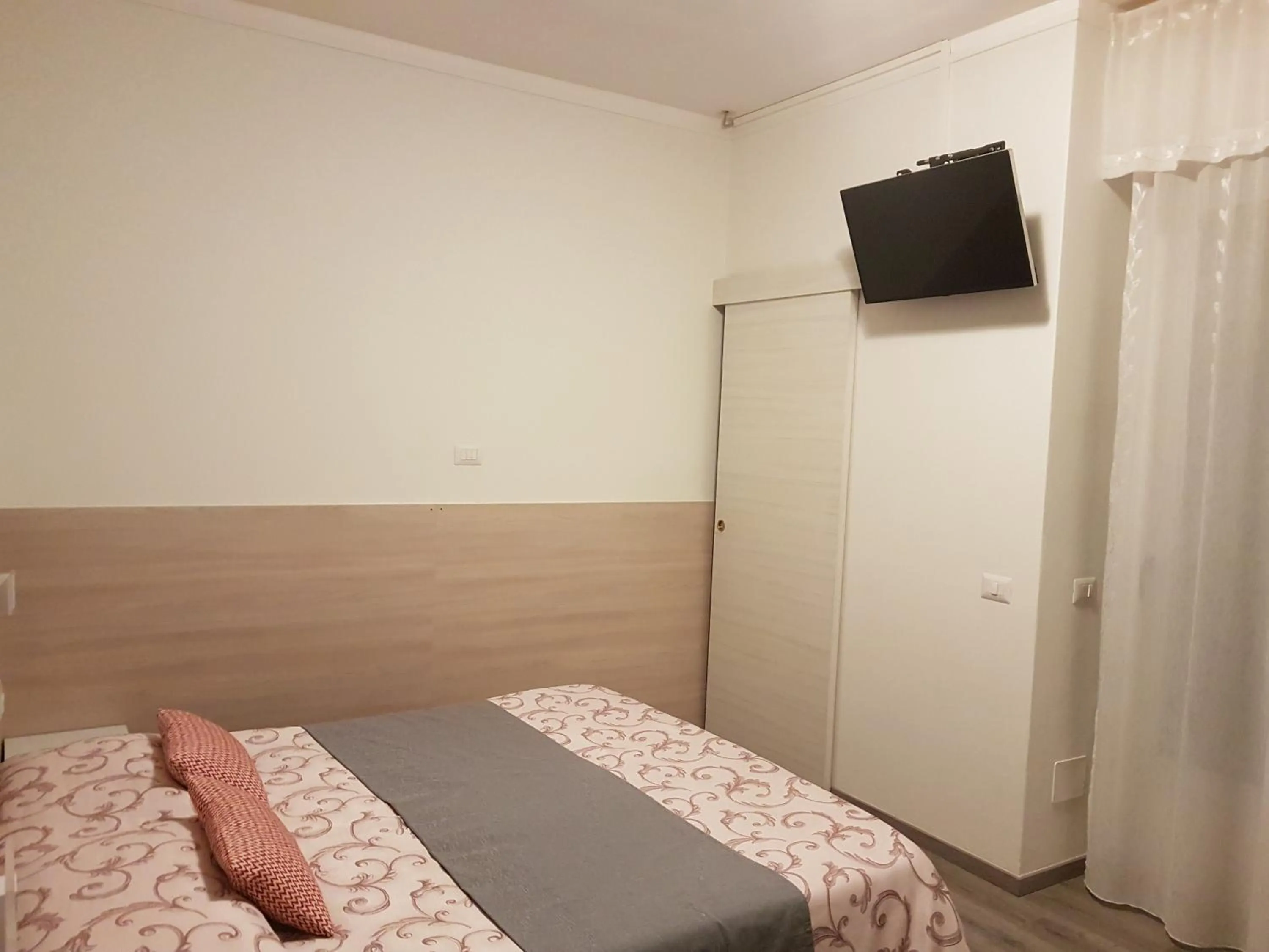 Bed in Albergo Paradiso