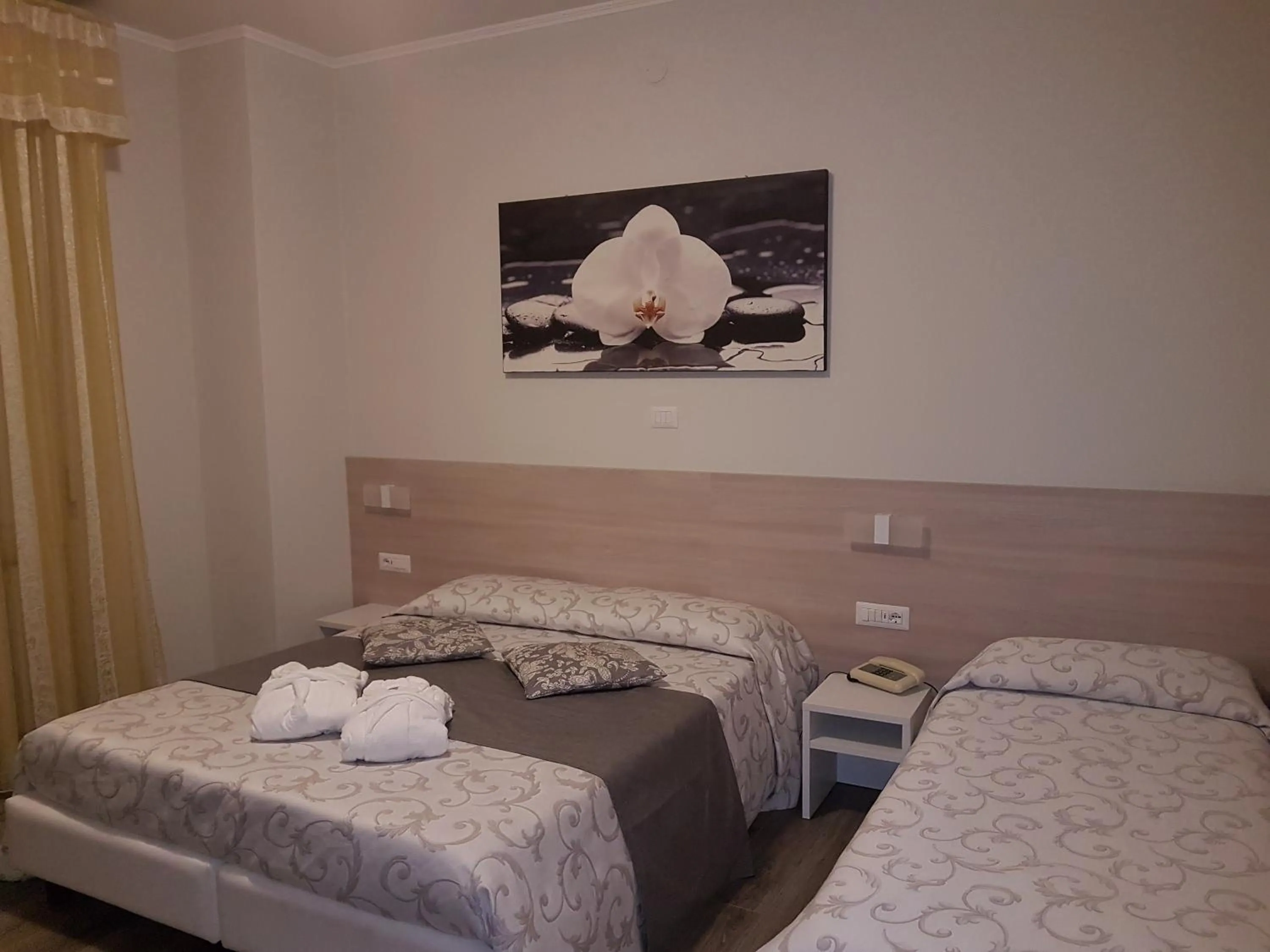 Bed in Albergo Paradiso