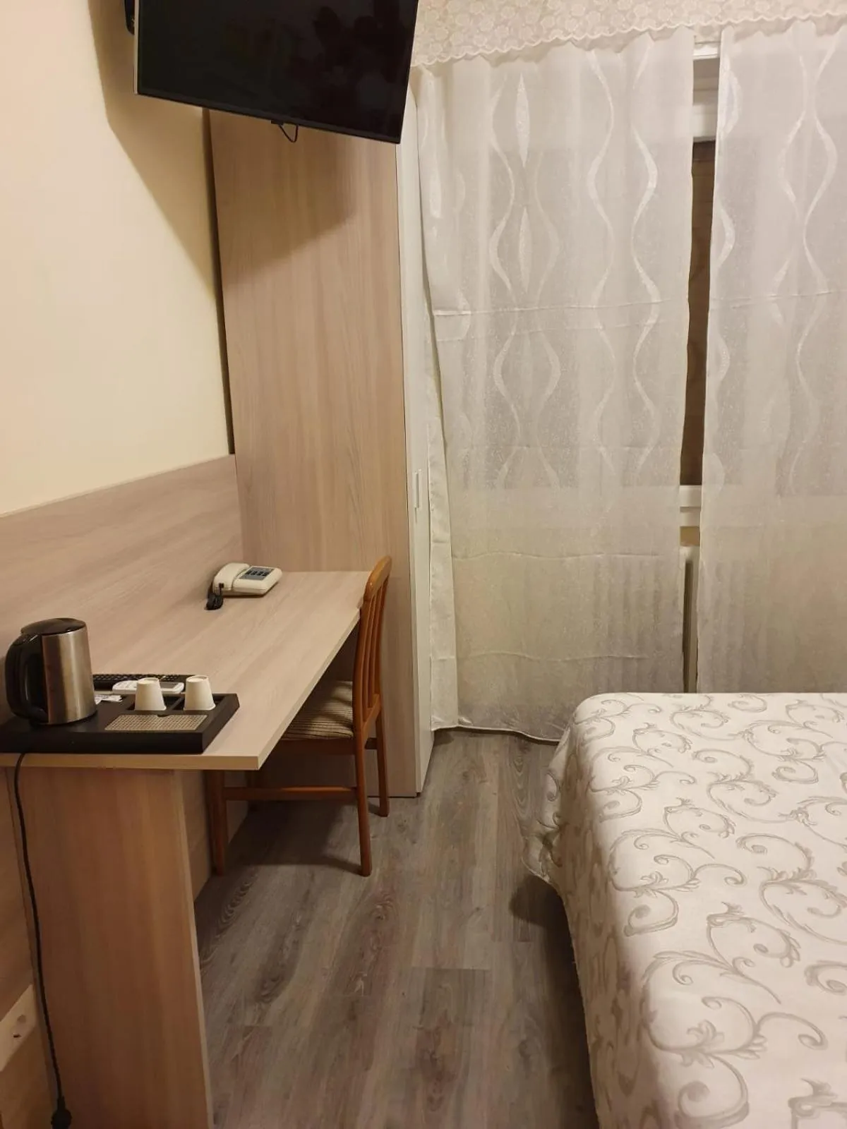 Bed in Albergo Paradiso