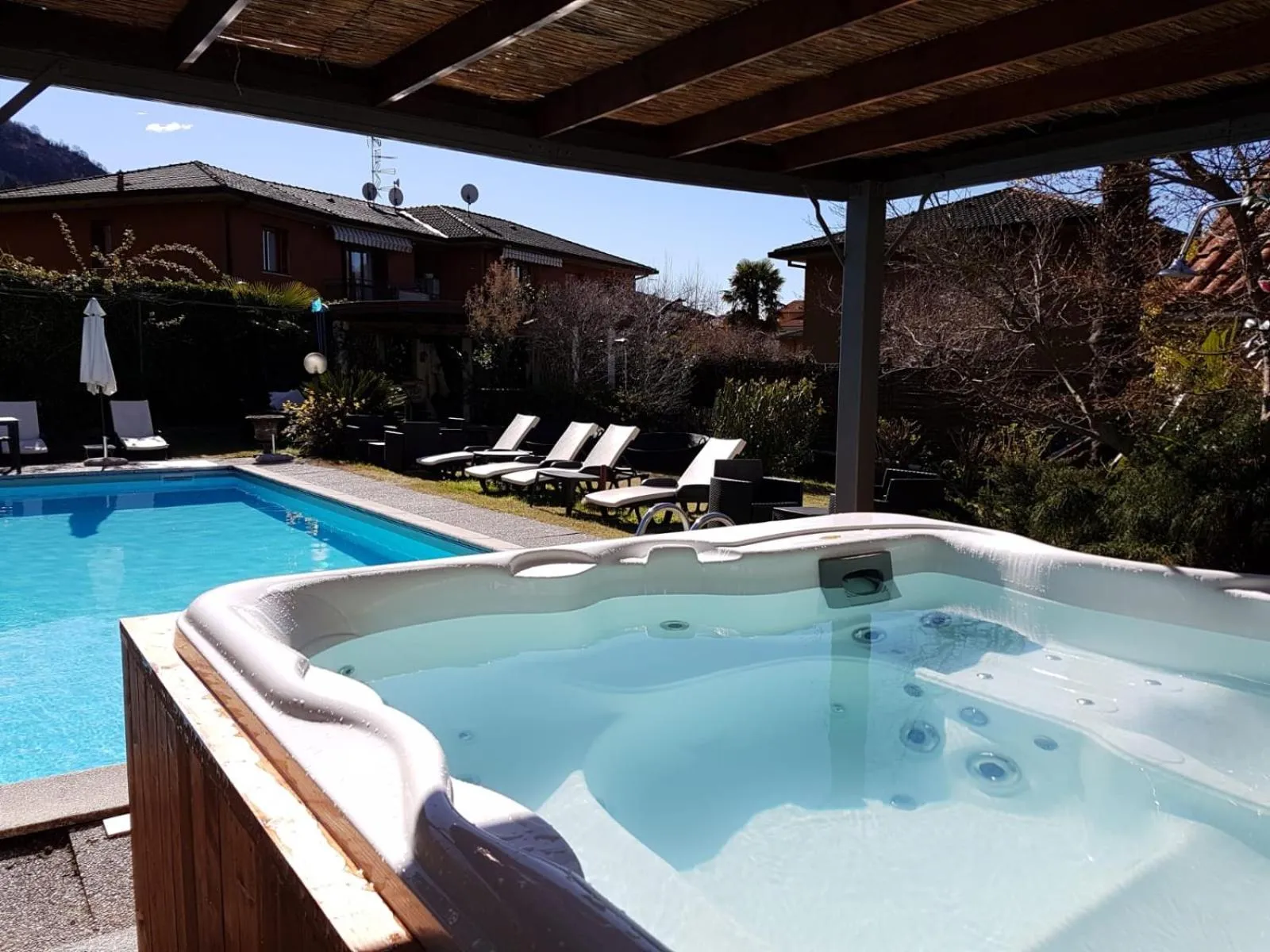 Hot Tub in Albergo Paradiso