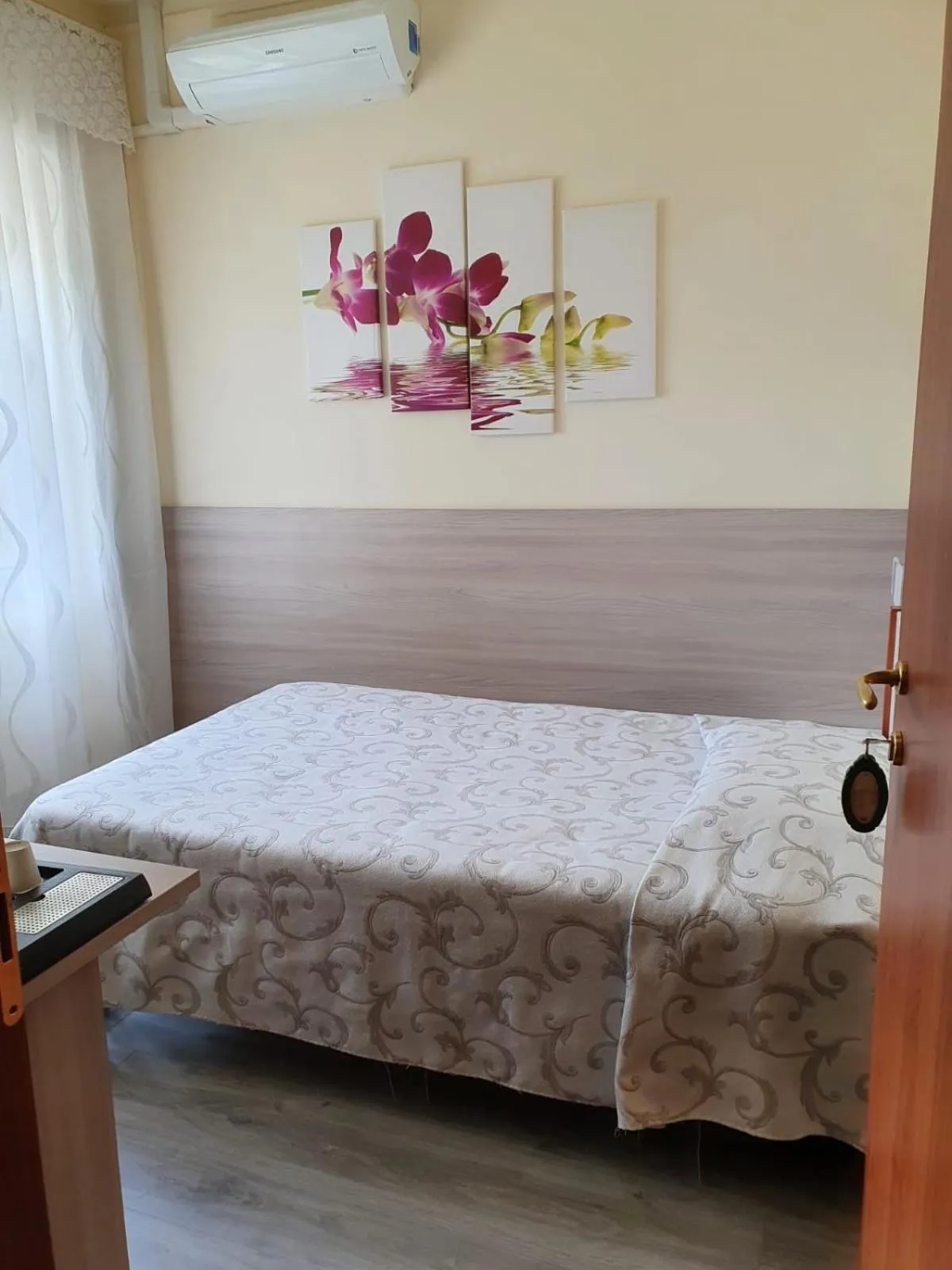 Bed in Albergo Paradiso