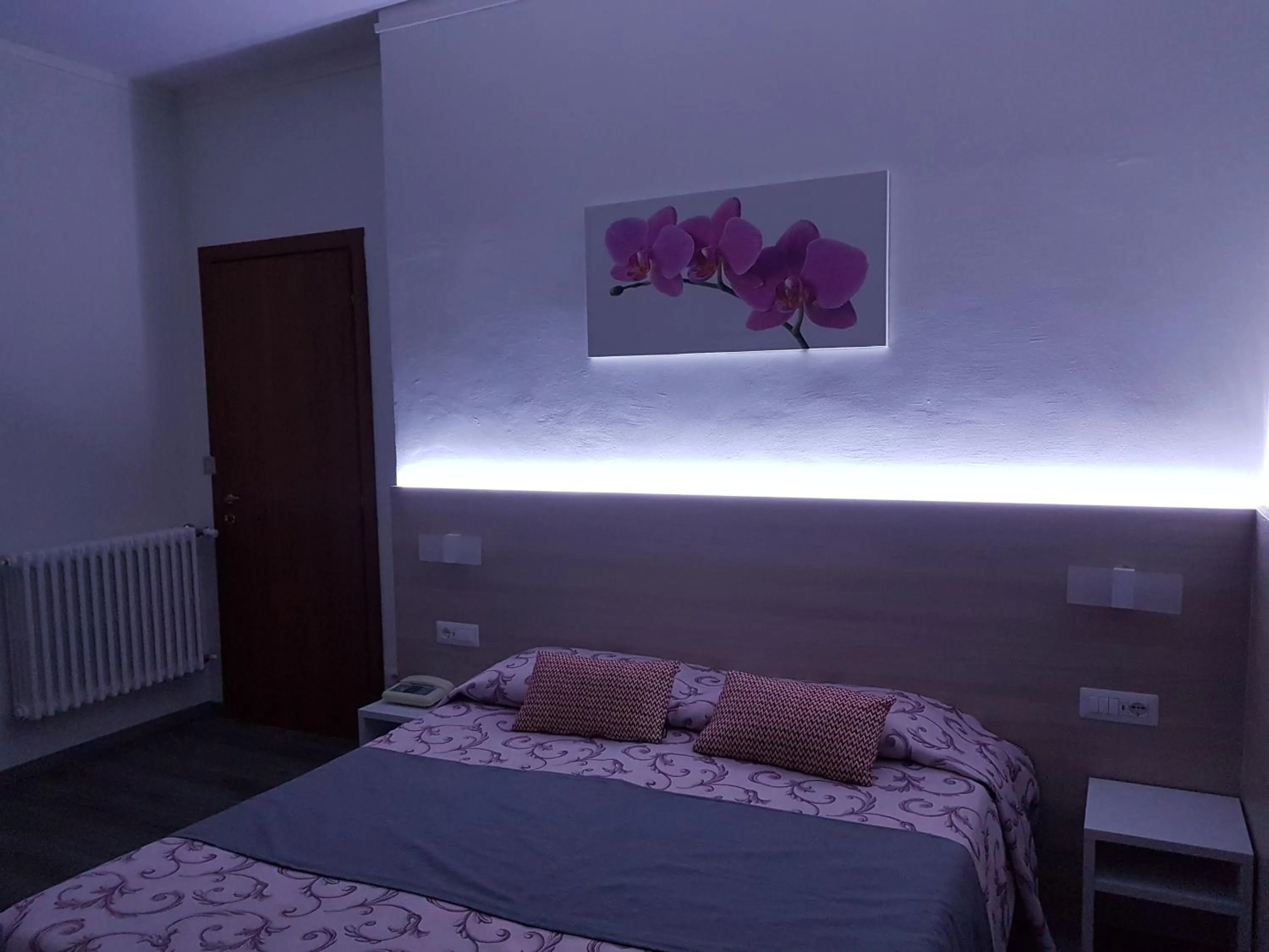 Bed in Albergo Paradiso