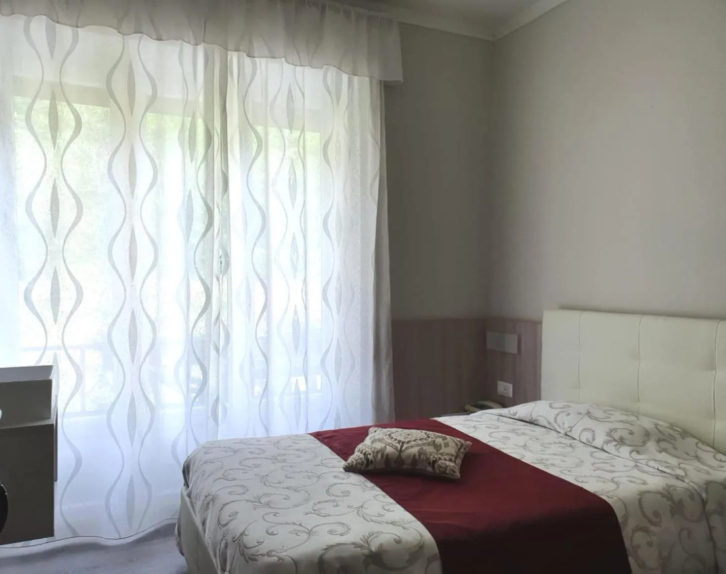 Bed in Albergo Paradiso