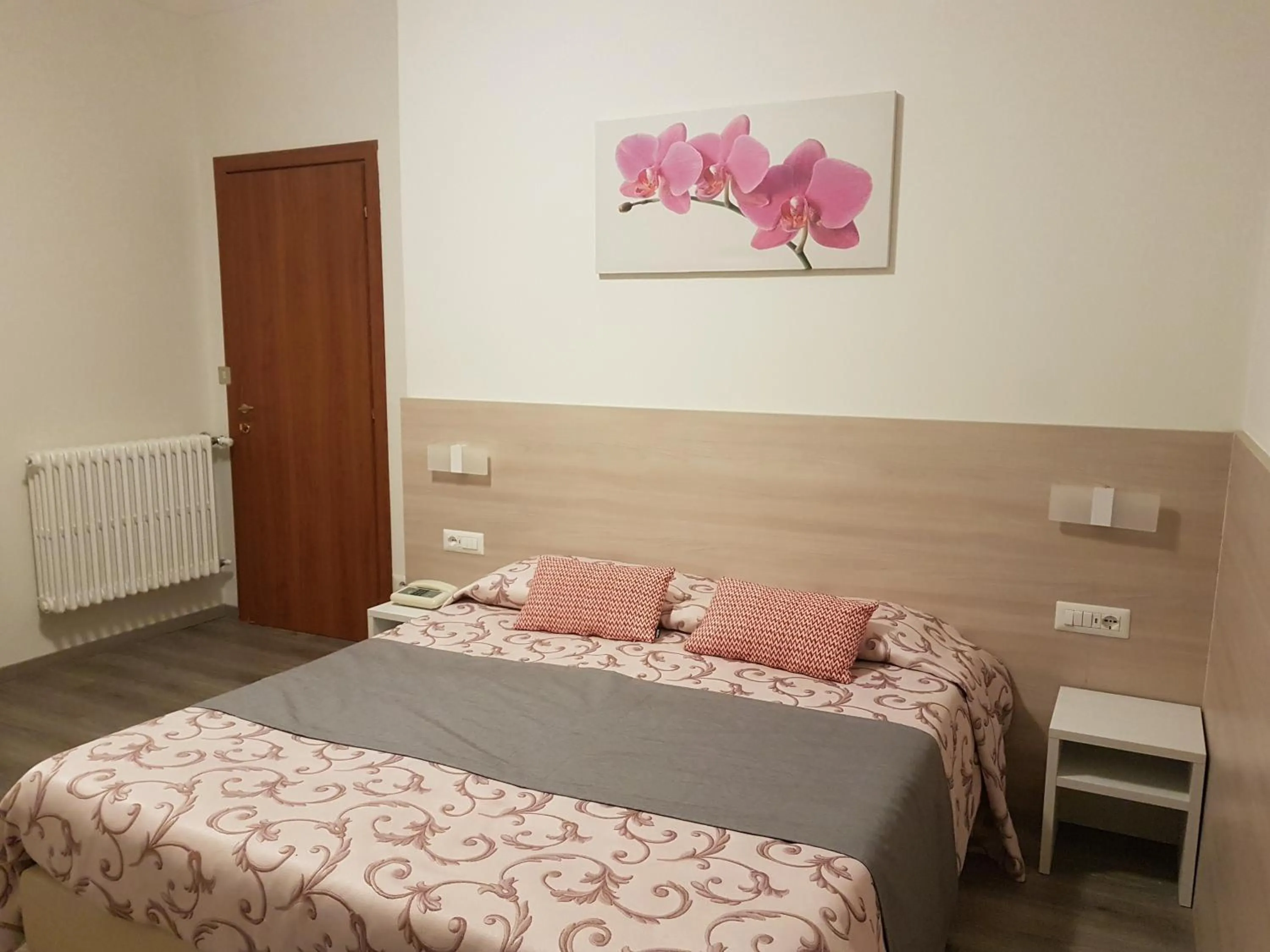 Bed in Albergo Paradiso