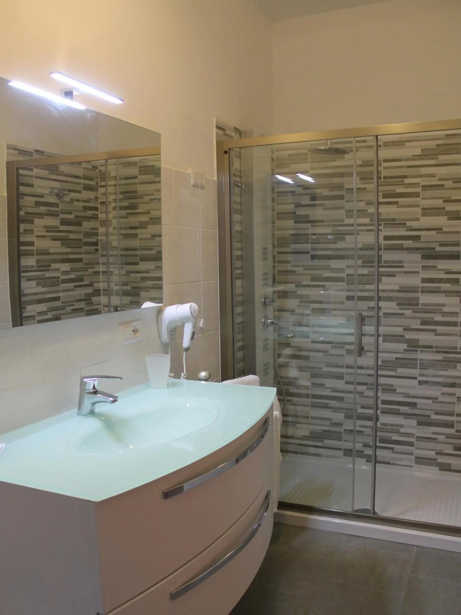 Bathroom in Albergo Paradiso