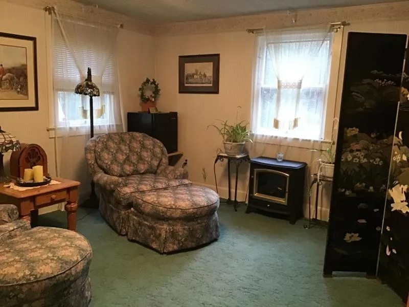 Seating area in Brookview Manor Inn