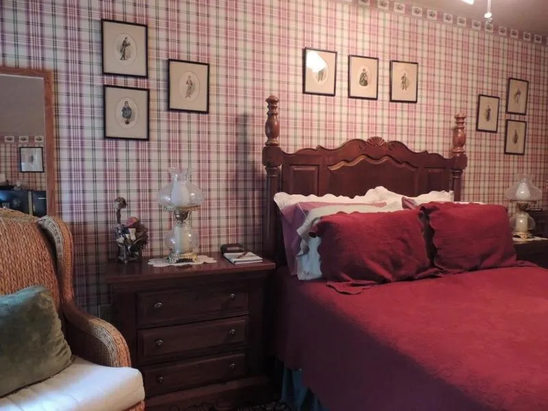 Bed in Brookview Manor Inn