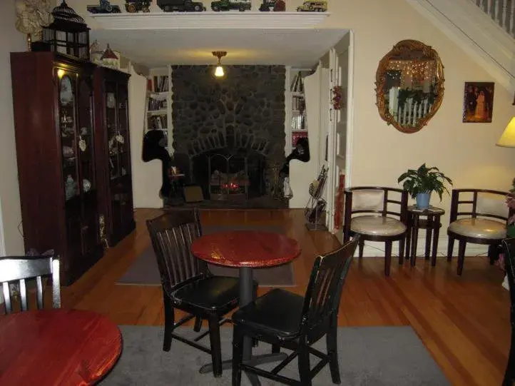 Lounge or bar in Brookview Manor Inn Lounge or bar in Brookview Manor Inn