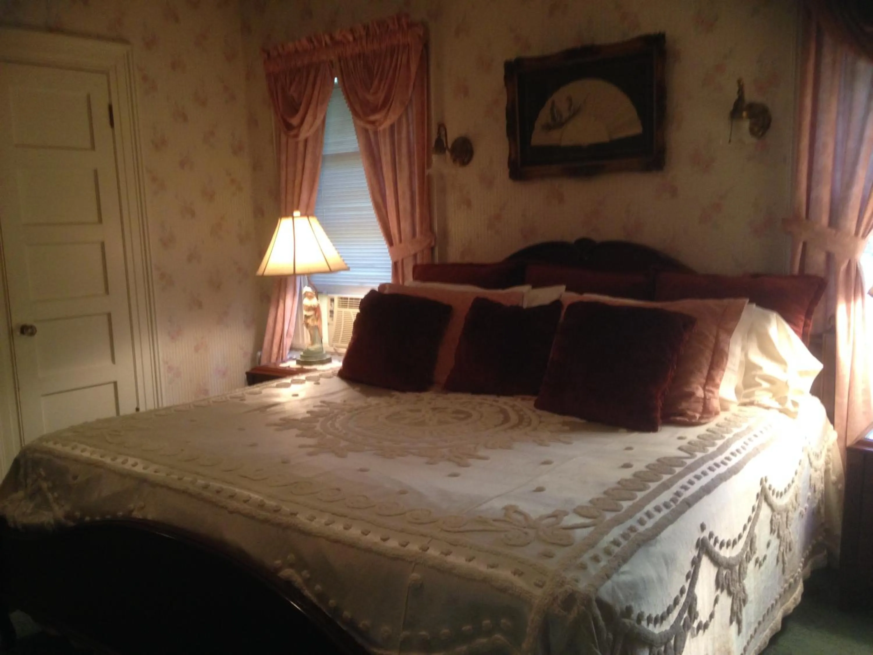 Other, Bed in Brookview Manor Inn