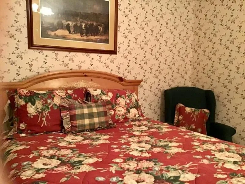Bed in Brookview Manor Inn