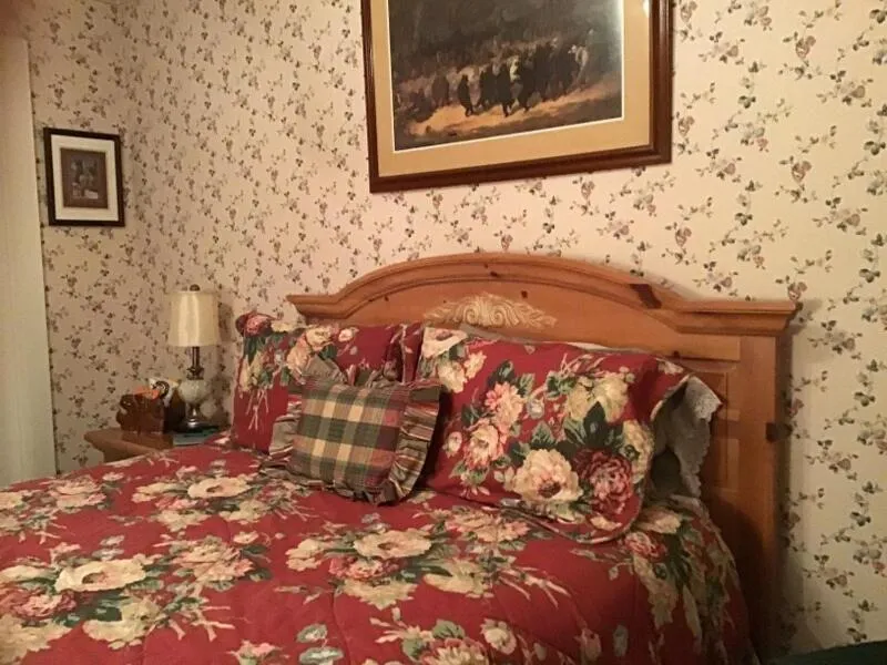 Bed in Brookview Manor Inn