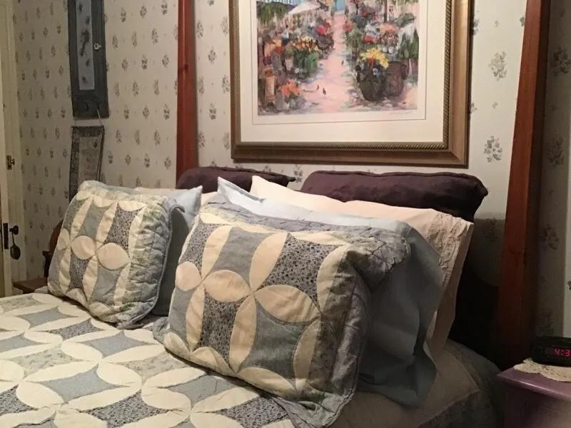 Bed in Brookview Manor Inn