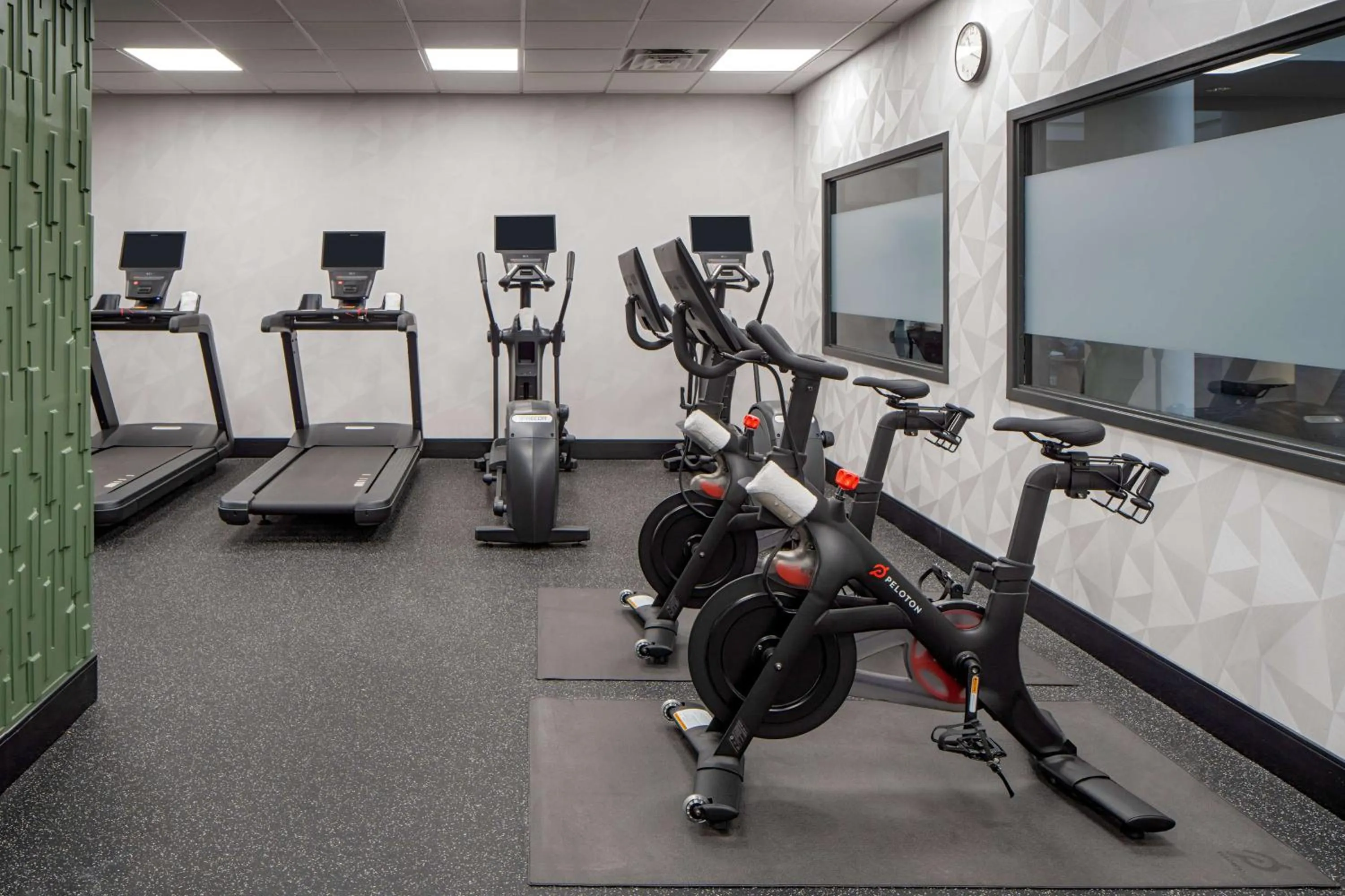 Fitness centre/facilities in Doubletree Suites by Hilton Salt Lake City