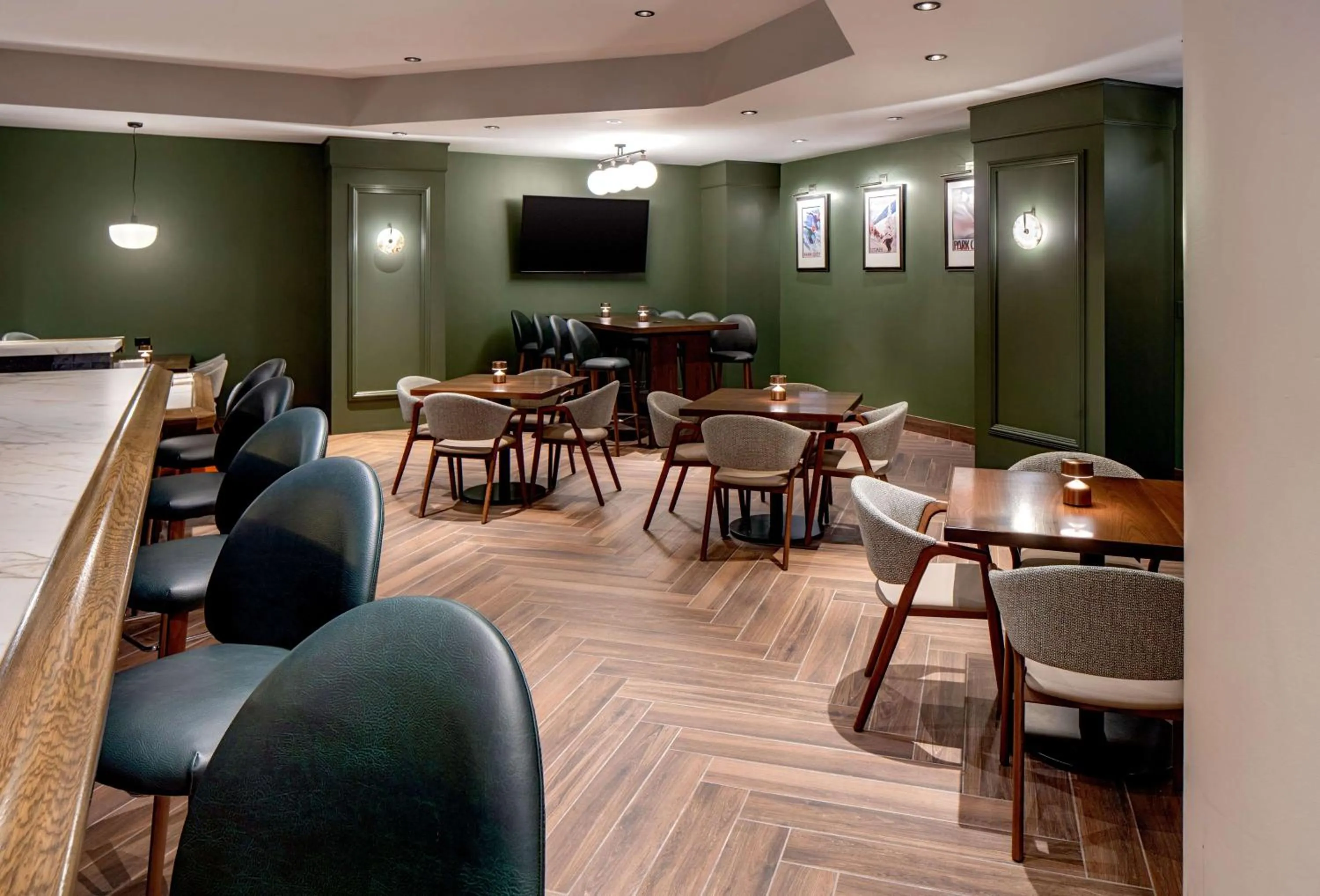 Lounge or bar in Doubletree Suites by Hilton Salt Lake City