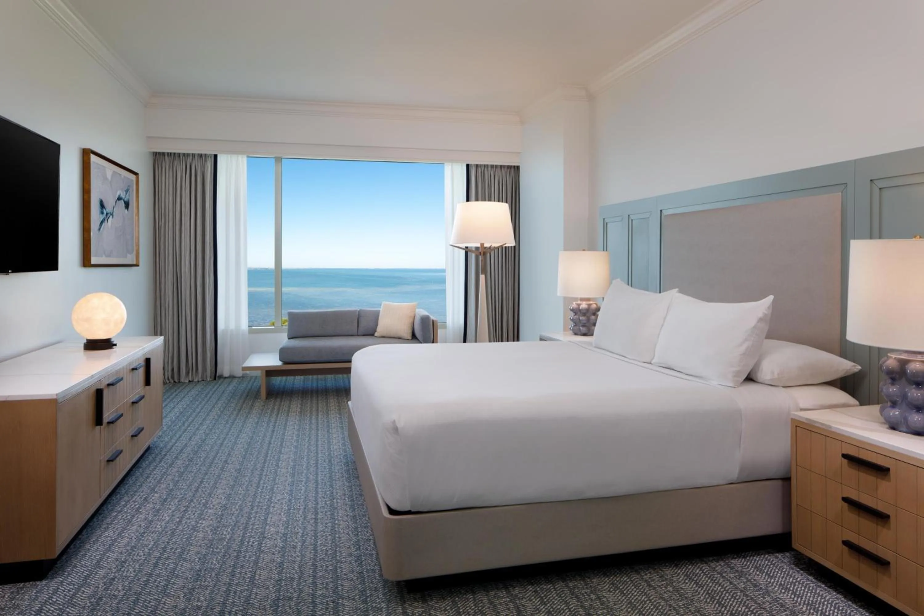 Photo of the whole room, Bed in Grand Hyatt Tampa Bay