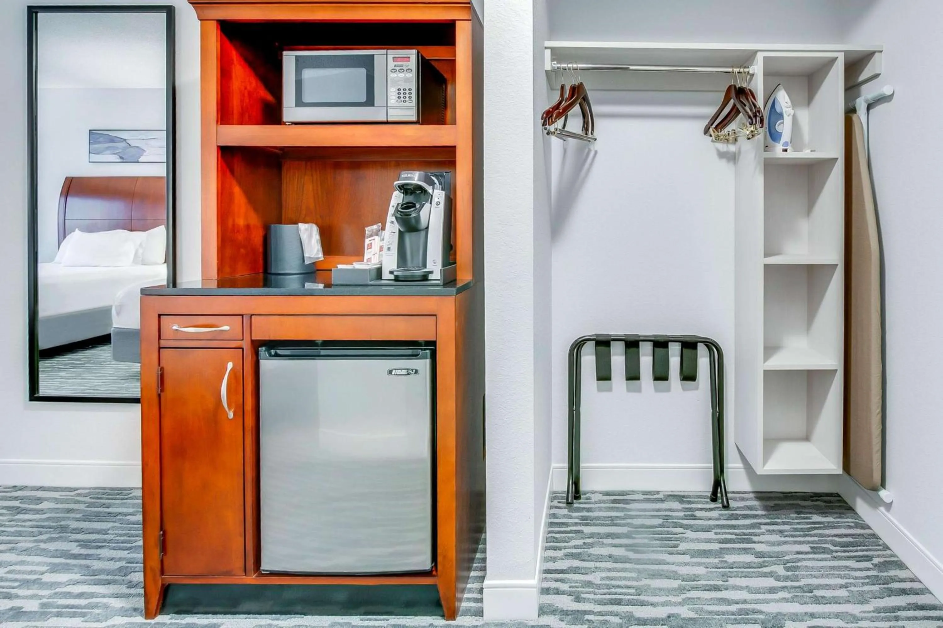 Photo of the whole room in Hilton Garden Inn Louisville-Northeast