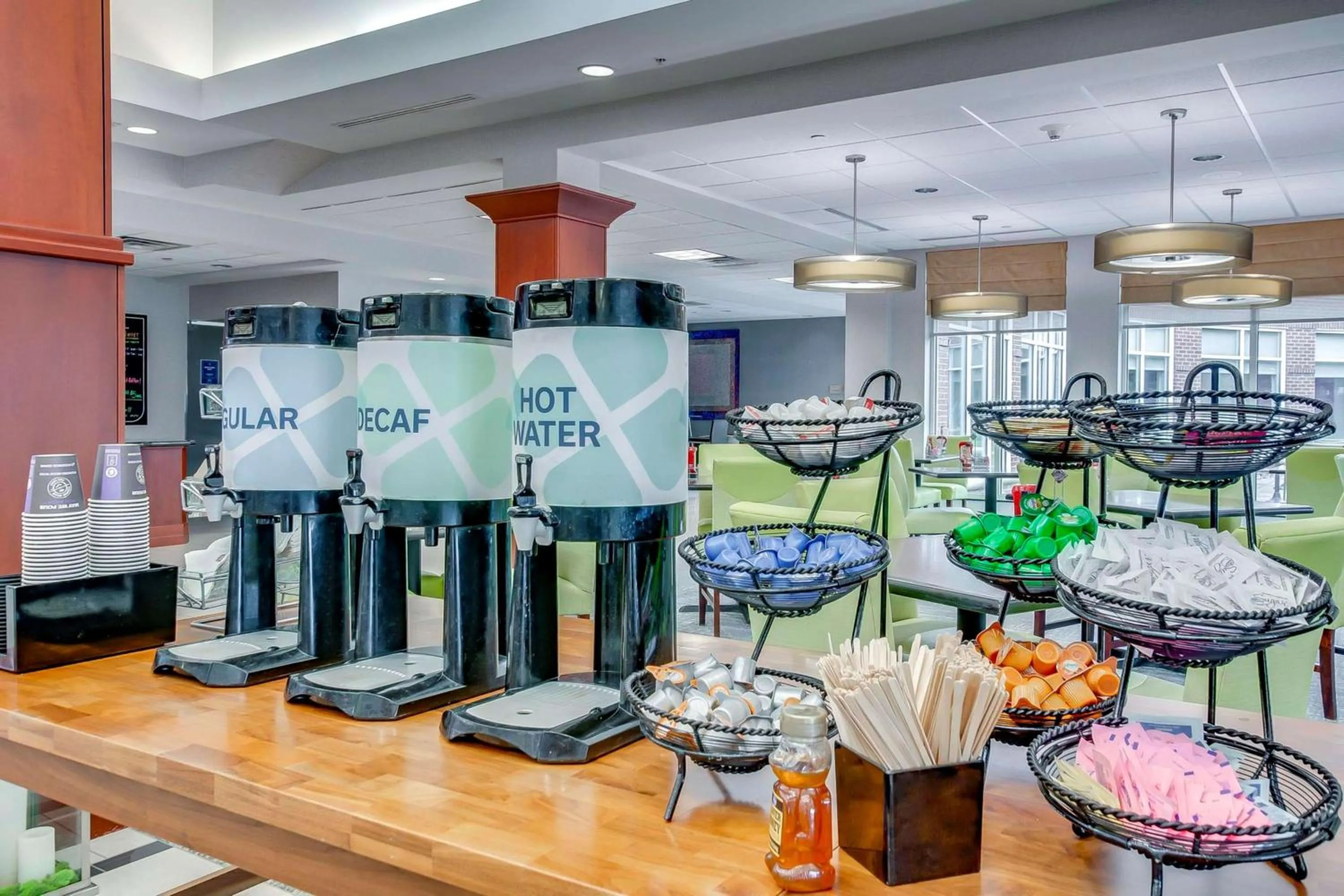 Dining area in Hilton Garden Inn Louisville-Northeast