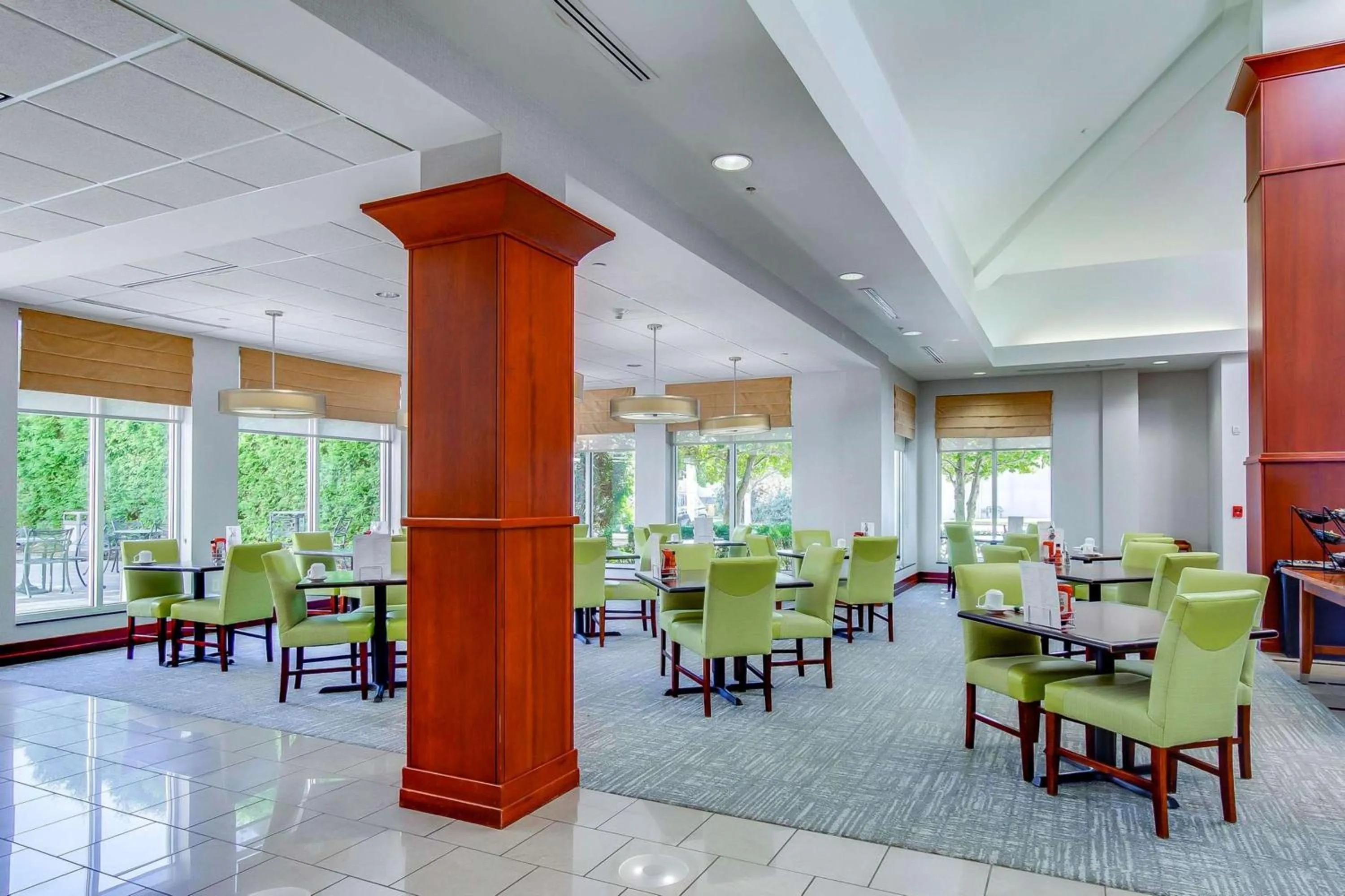 Restaurant/places to eat in Hilton Garden Inn Louisville-Northeast
