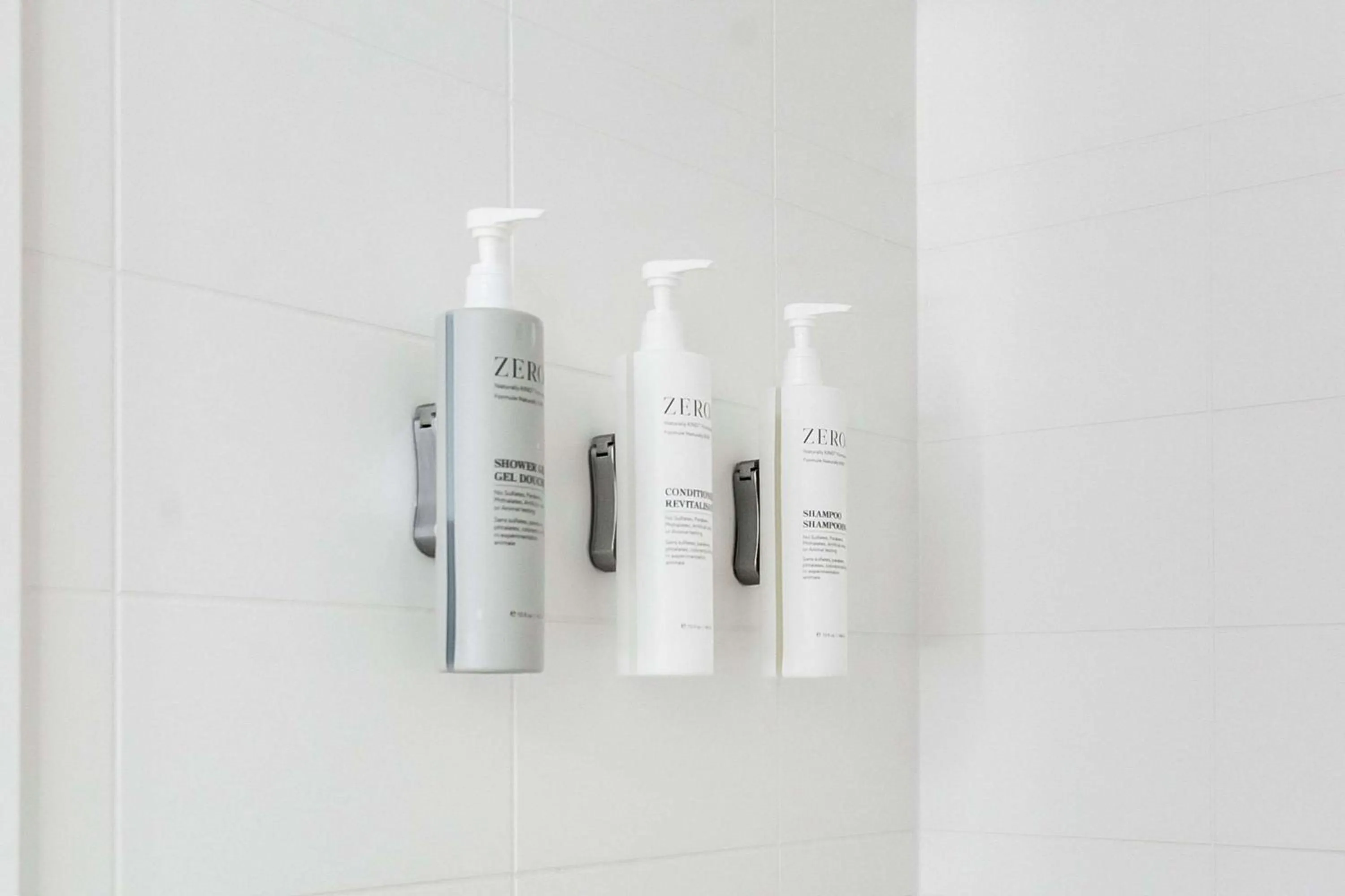 Bathroom in Hilton Garden Inn Louisville-Northeast