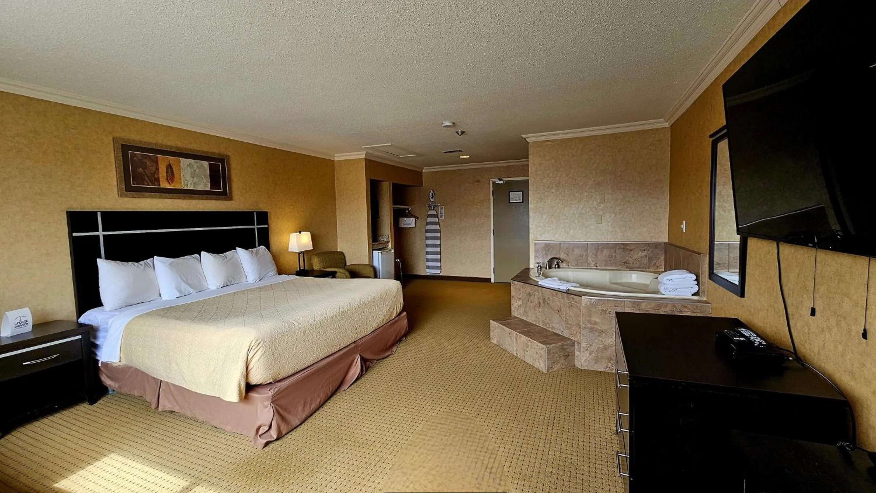 Hot Tub, Bed in The George Dawson Inn & Conference Centre