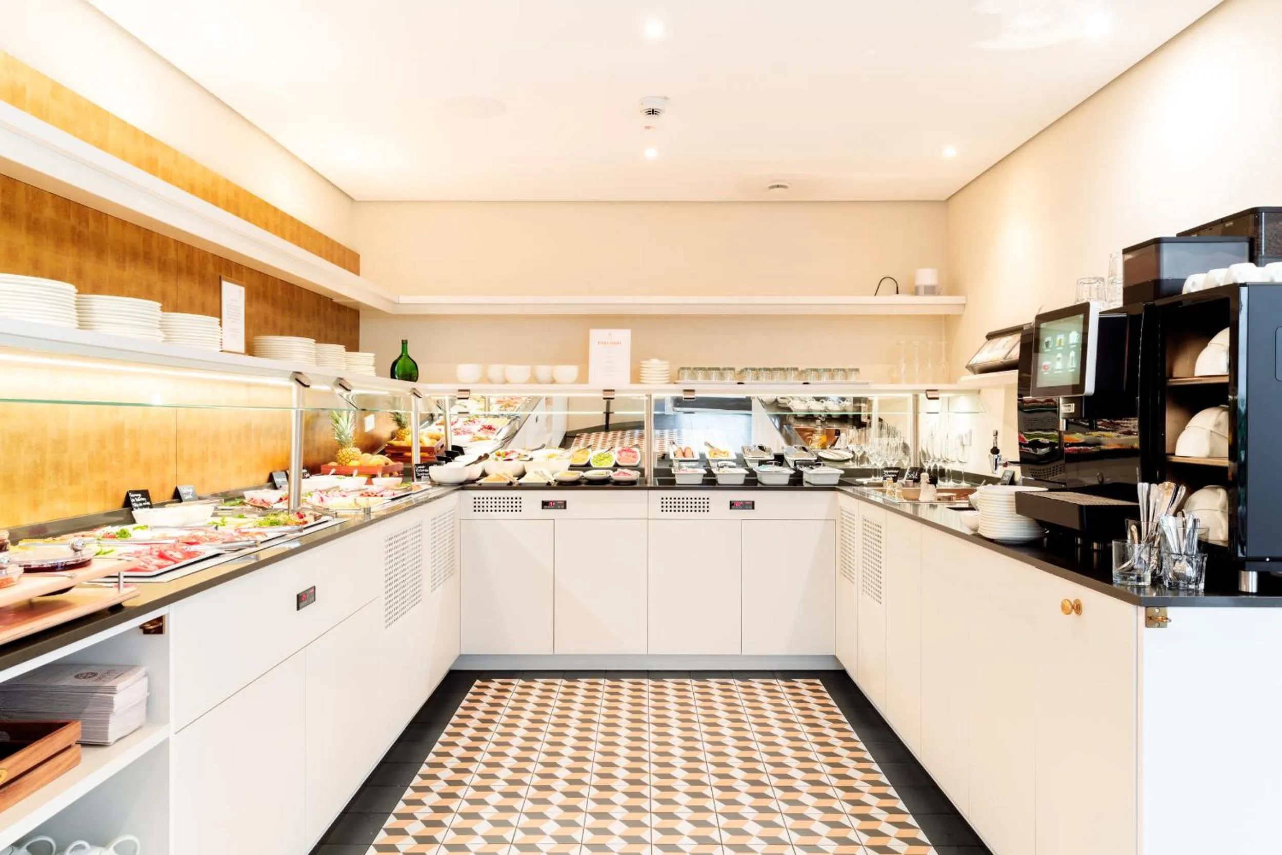 Breakfast in EMICH´S Hotel