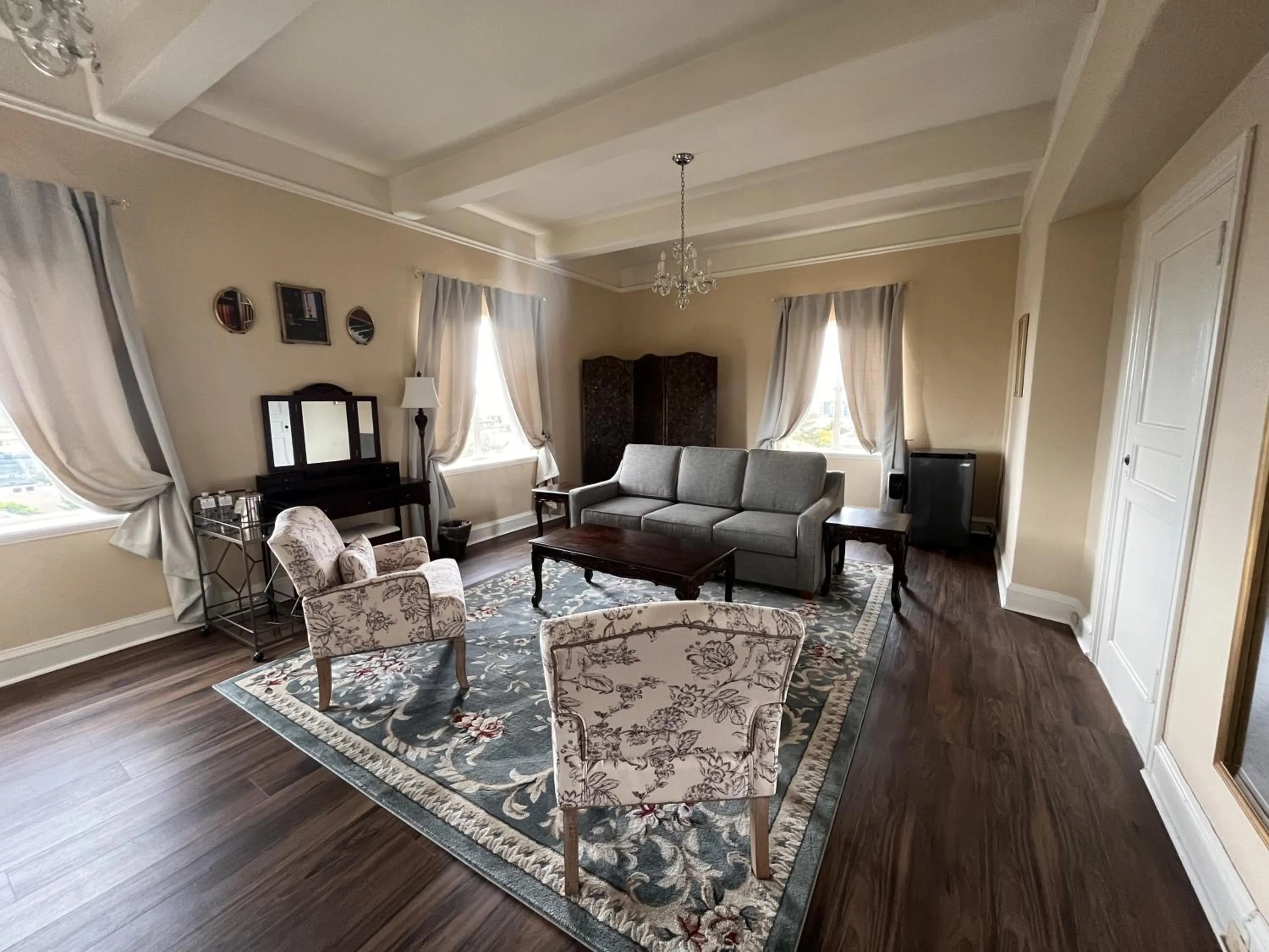 Living room in Berkeley City Club Hotel