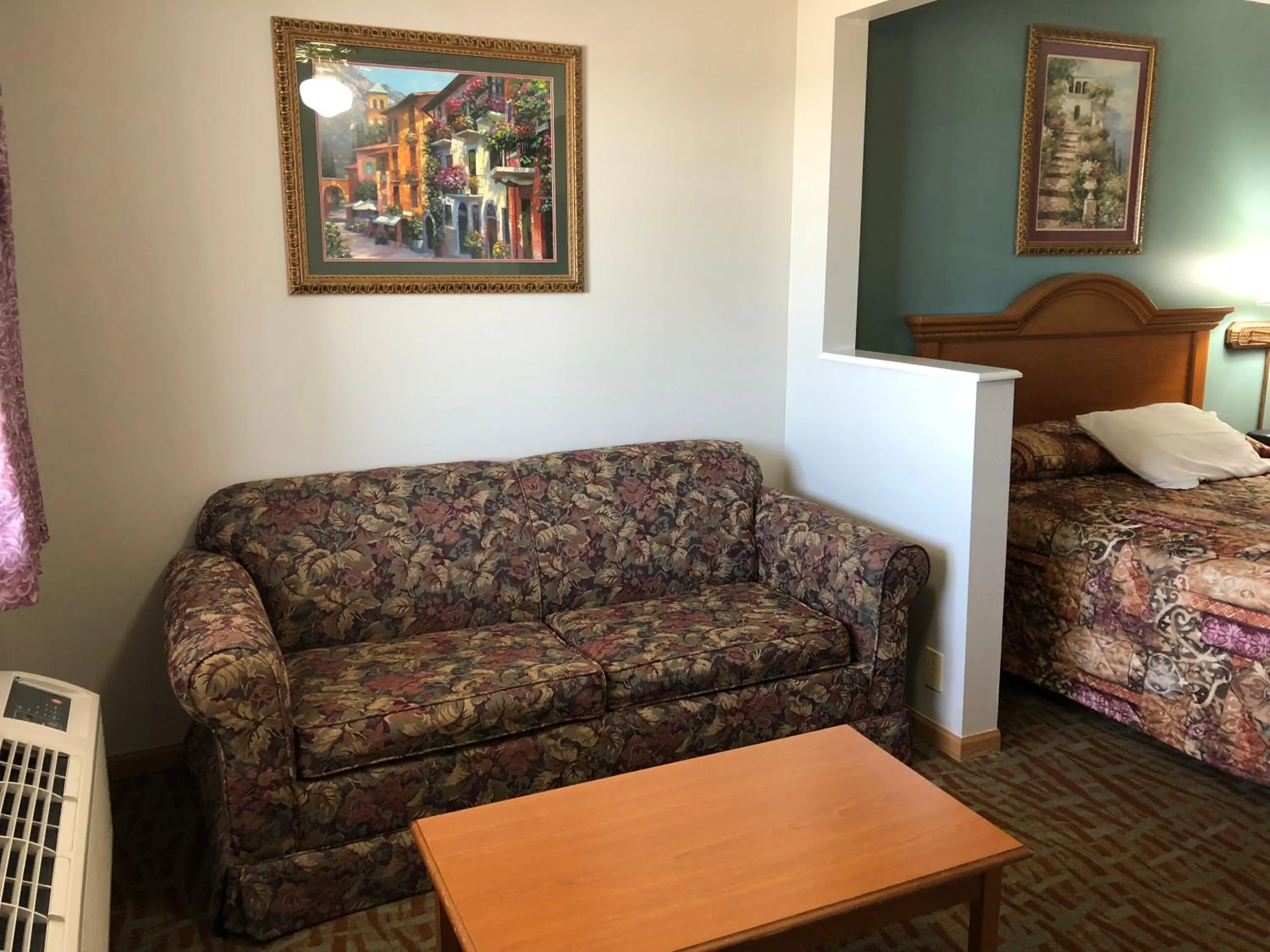 Queen Suite with Two Queen Beds in Countryside Suites Omaha