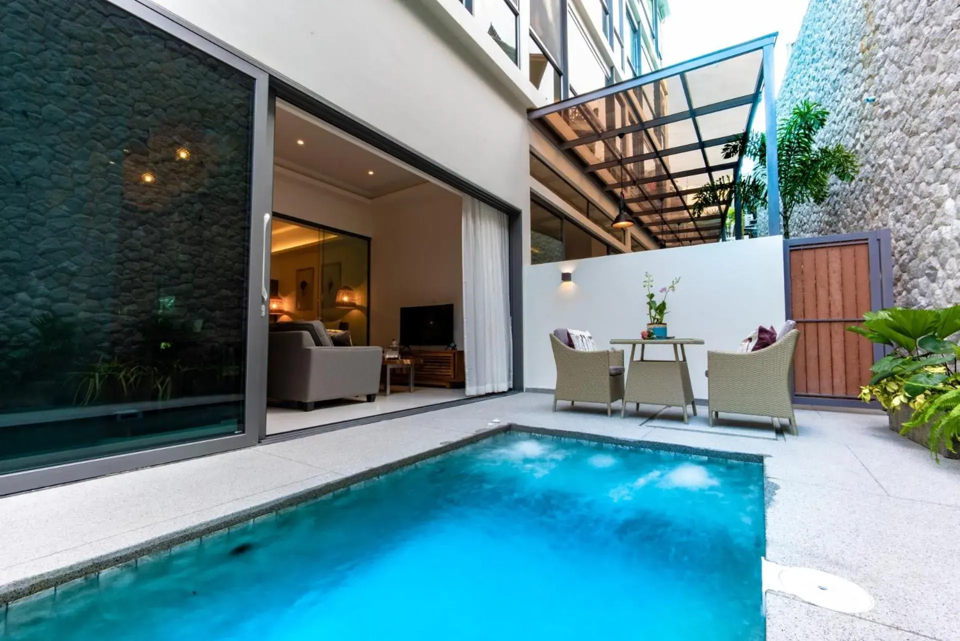 Swimming pool in Patong Heights Swimming pool in Patong Heights