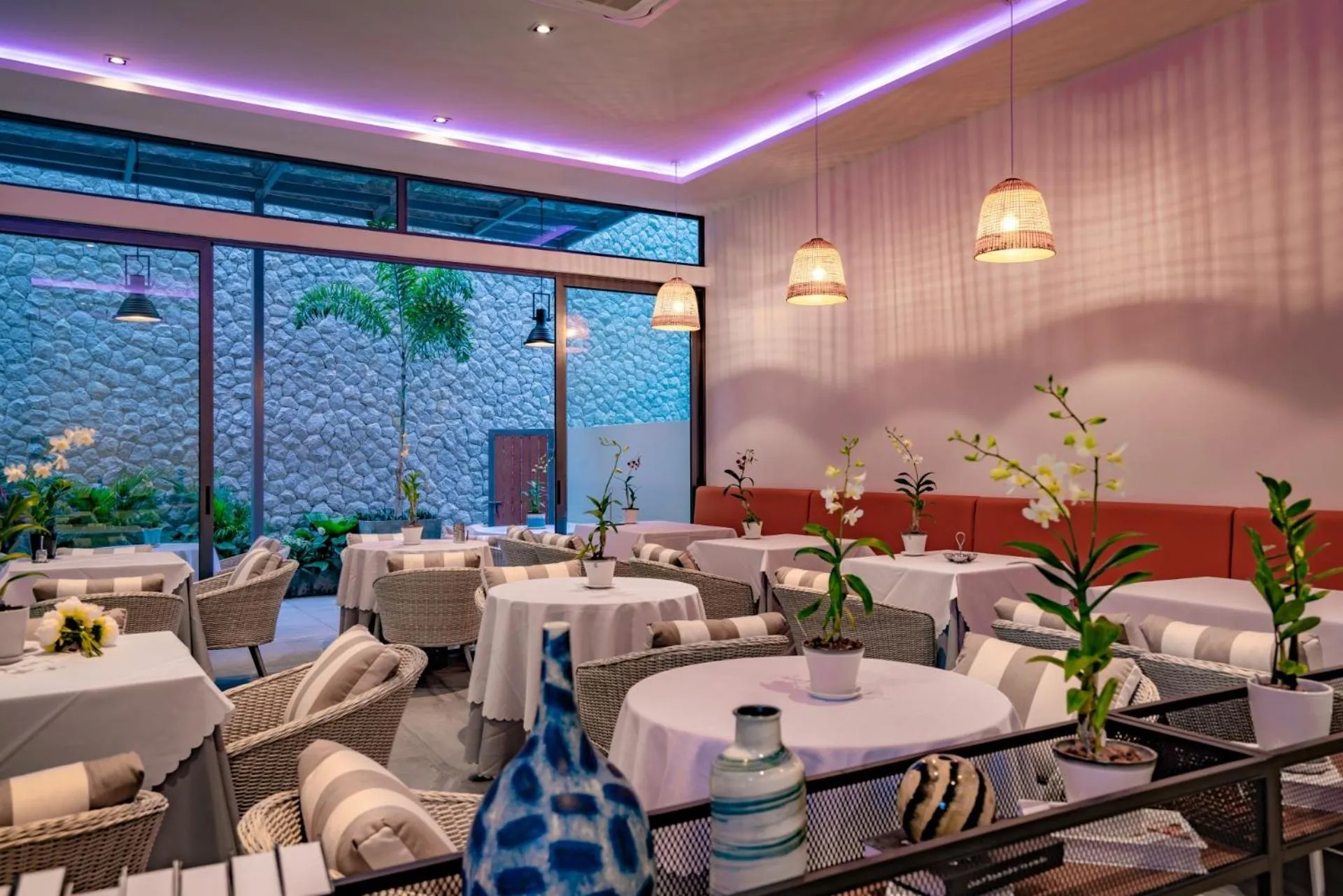 Restaurant/places to eat in Patong Heights