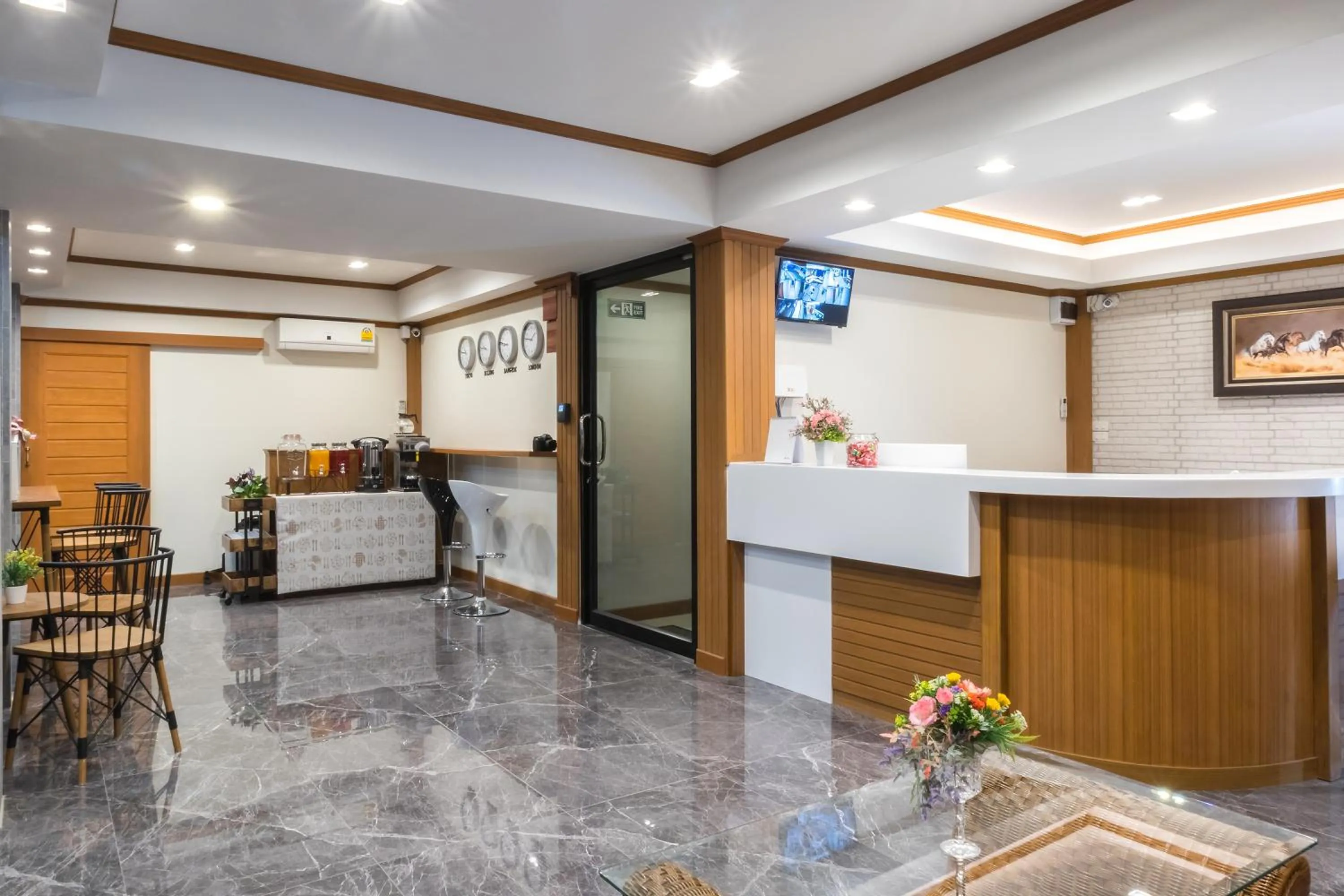 Lobby or reception in Suthep Home & Hostel