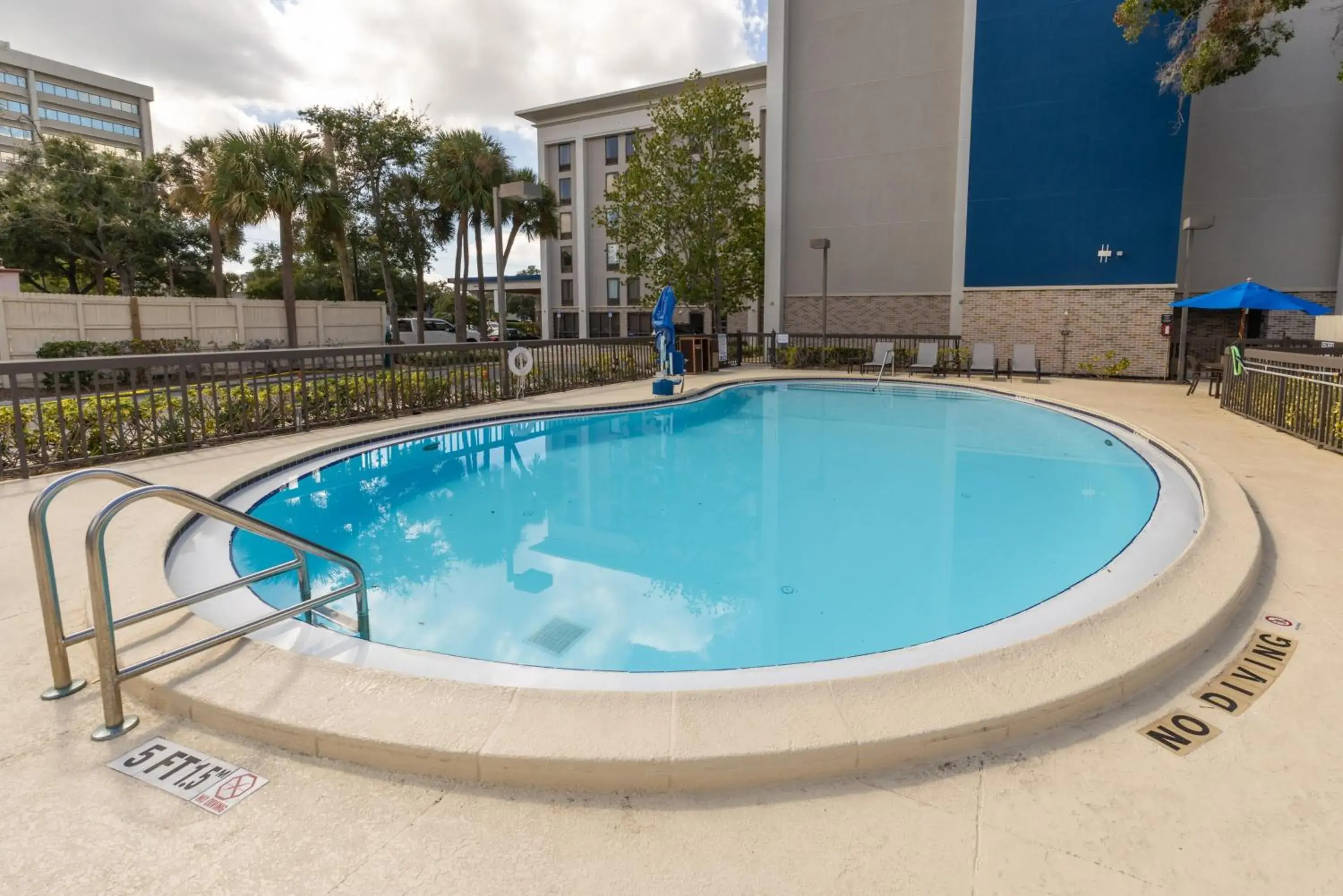 Pool view in Hampton Inn Tampa International Airport/Westshore Pool view in Hampton Inn Tampa International Airport/Westshore