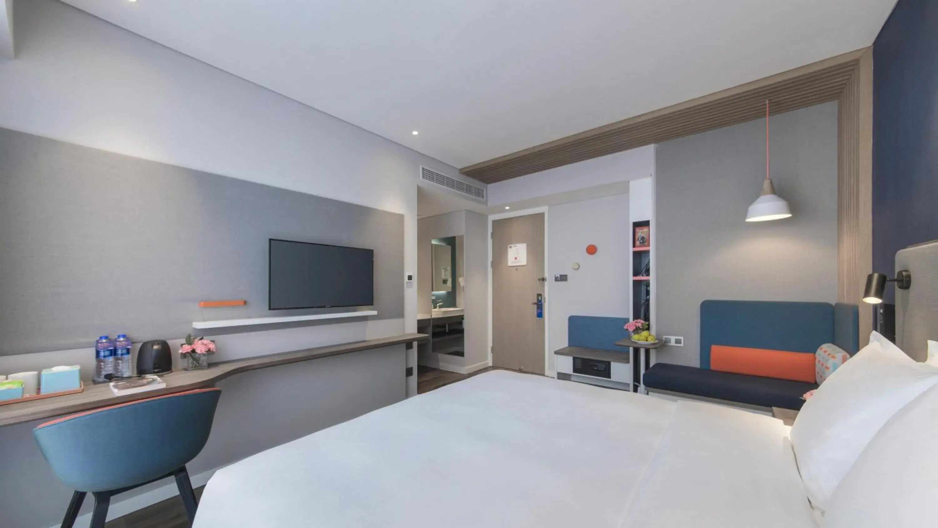 Bed in Holiday Inn Express Liyang Huafu by IHG Bed in Holiday Inn Express Liyang Huafu by IHG