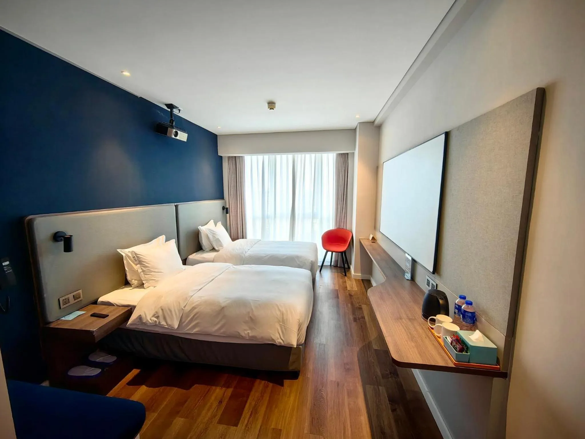 Photo of the whole room, Bed in Holiday Inn Express Liyang Huafu by IHG
